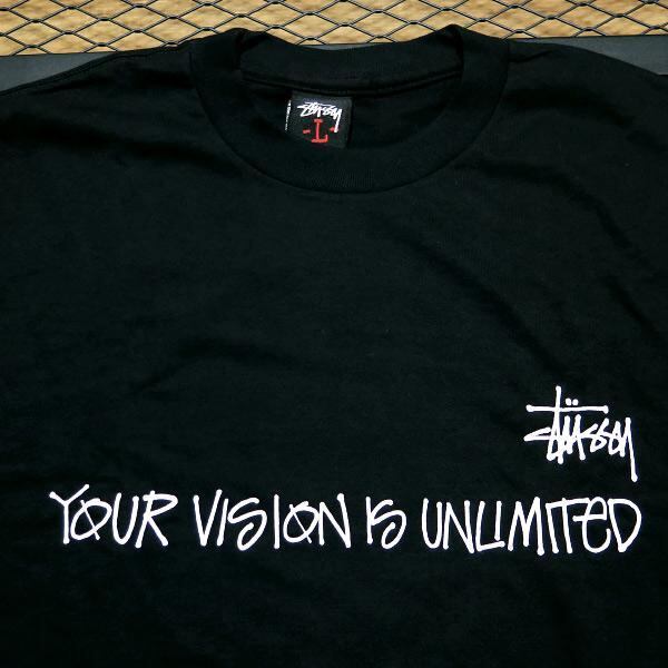 stussy × フューチュラ WネームTシャツ