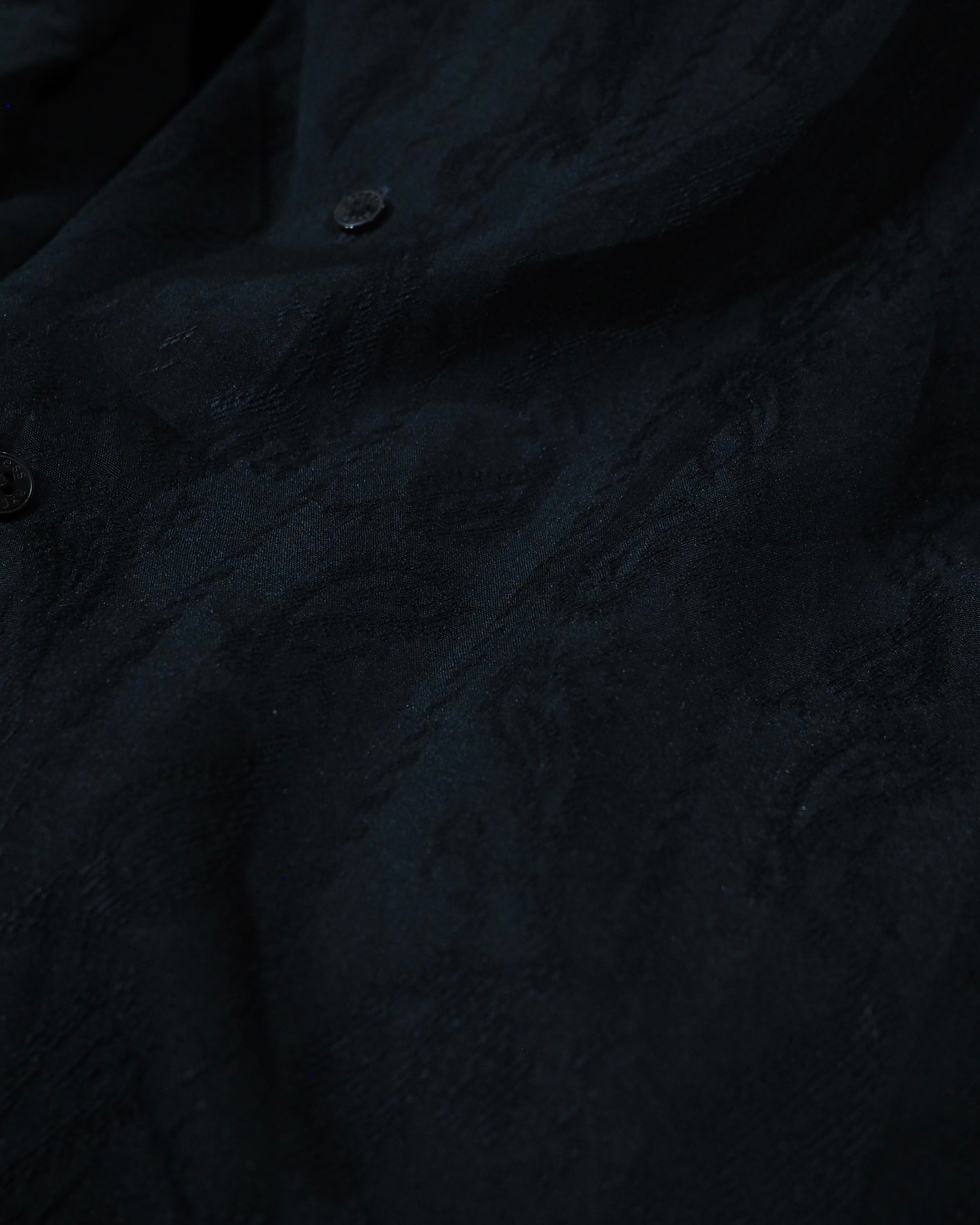 " axcess " Black Beautiful Paisley Pattern Embroidery Over Silhouette Shirt