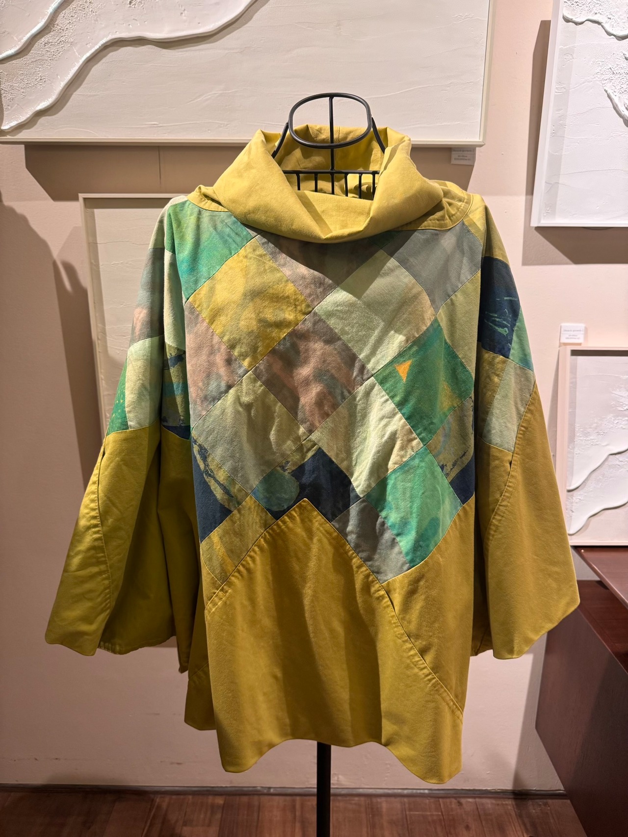 de Vlinder ハンドプリンテッドグリーンパッチワークポンチョ