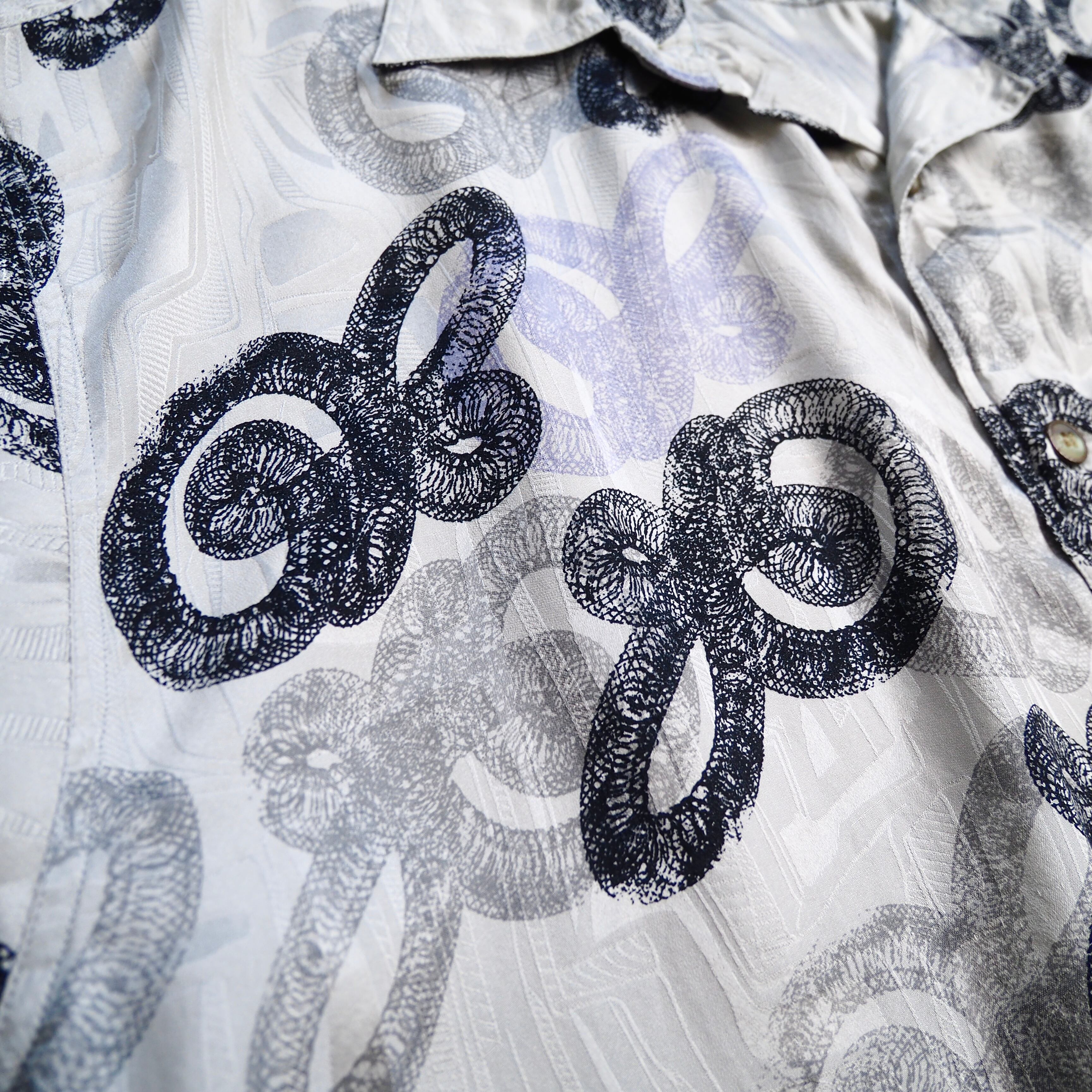 ” 捻縄 ” Tribal contemporary Art × Hidden pattern Drape SS silk Shirt