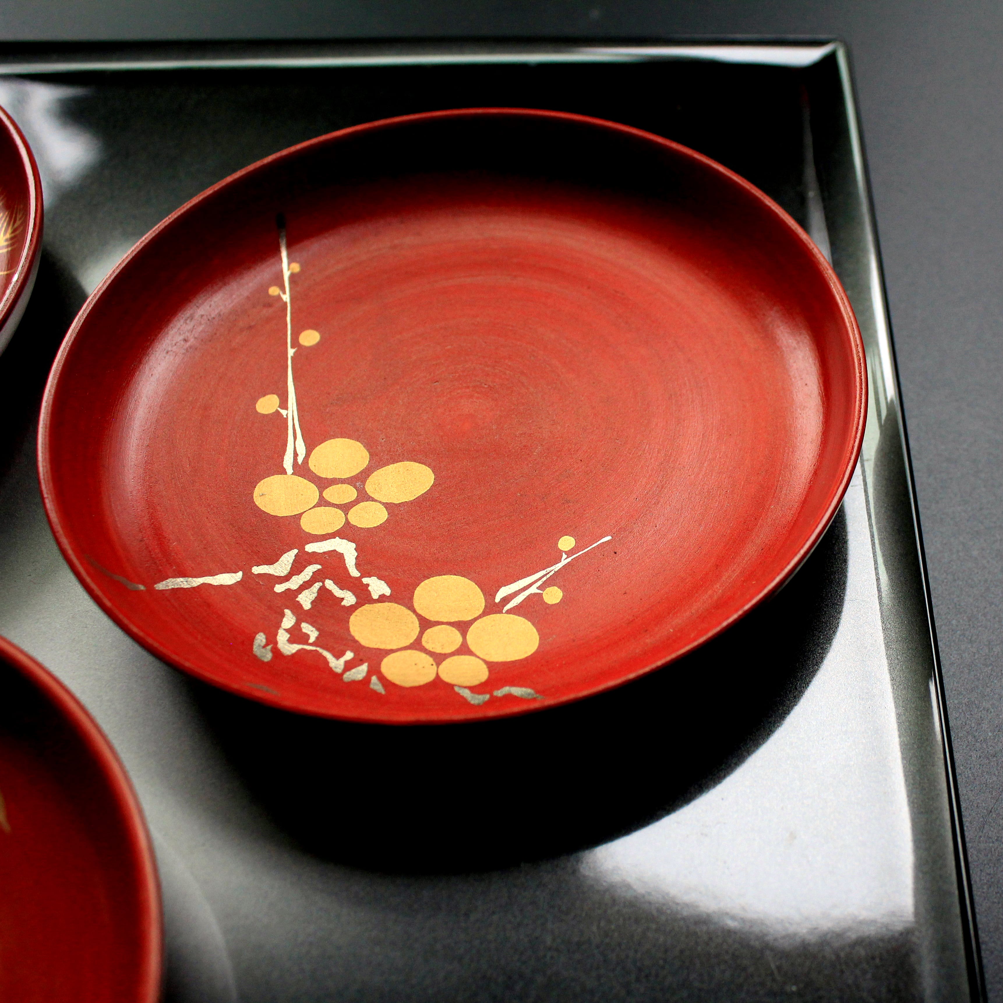 有田焼きの陶板、春を告げる紅梅、額付きです。 有田焼きの陶板、春を告げる紅梅、額付きです。 有田焼きの陶板、春