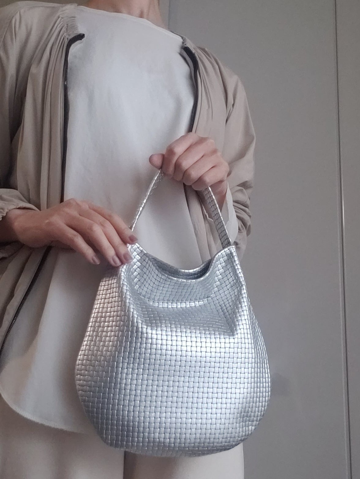 フラットRバッグ シルバー 牛革メッシュ型押 | n.number(エヌナンバー