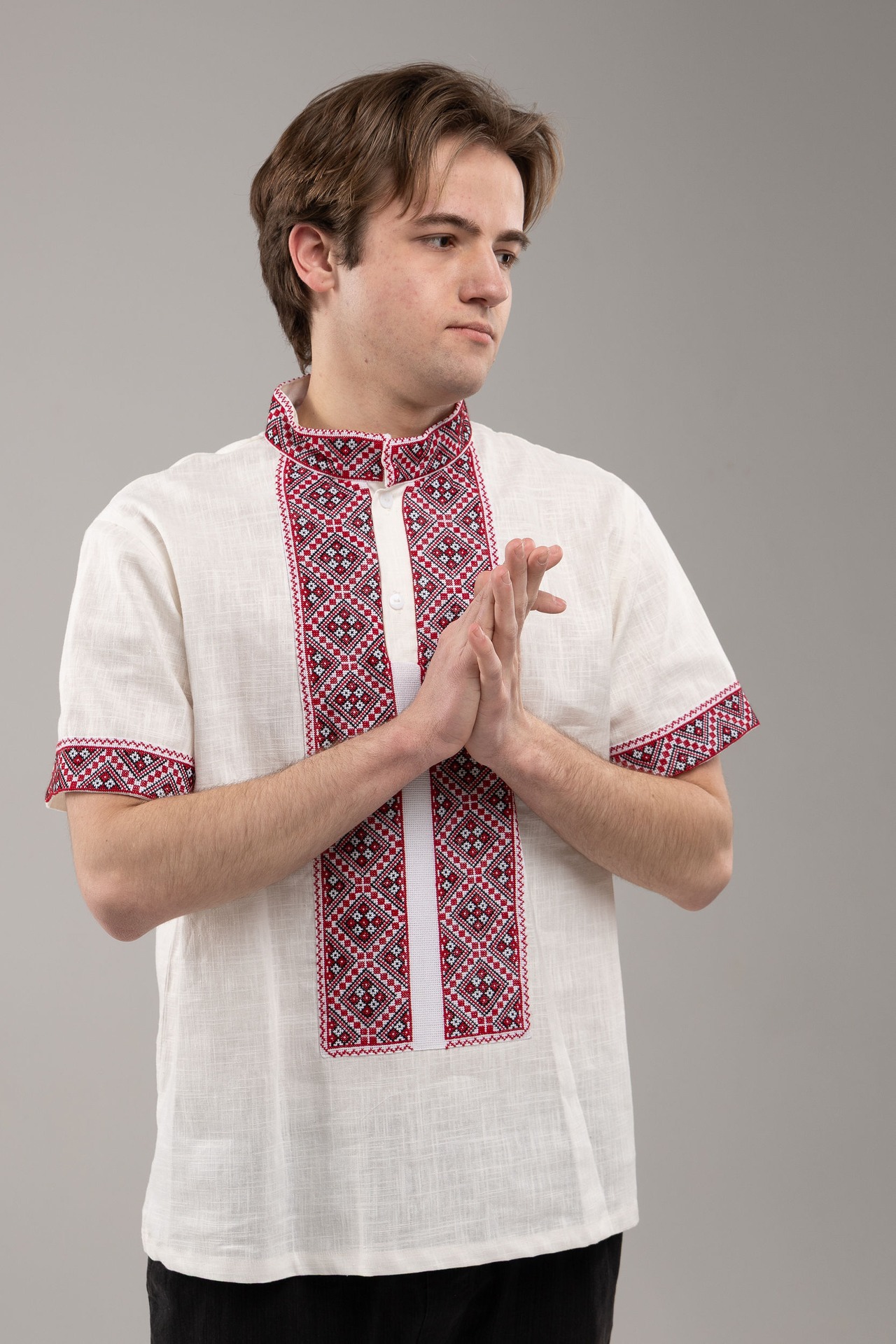 【男女兼用モデル】ウクライナ手刺繍ヴィシヴァンカ　半袖　フリーサイズ - 1