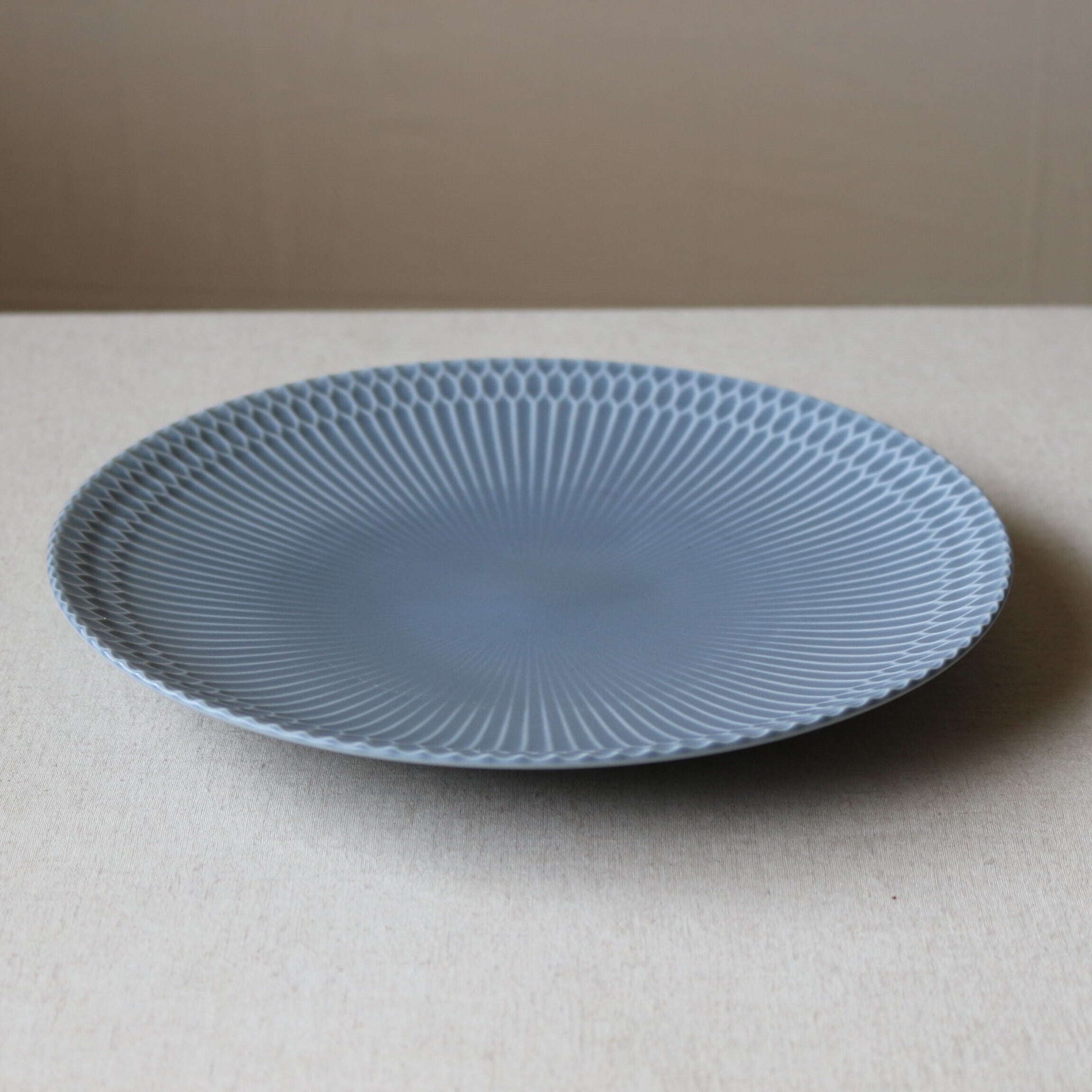 さざなみ 丸皿 24cm【全3色】 白・青白・ブルーグレー sazanami 白磁