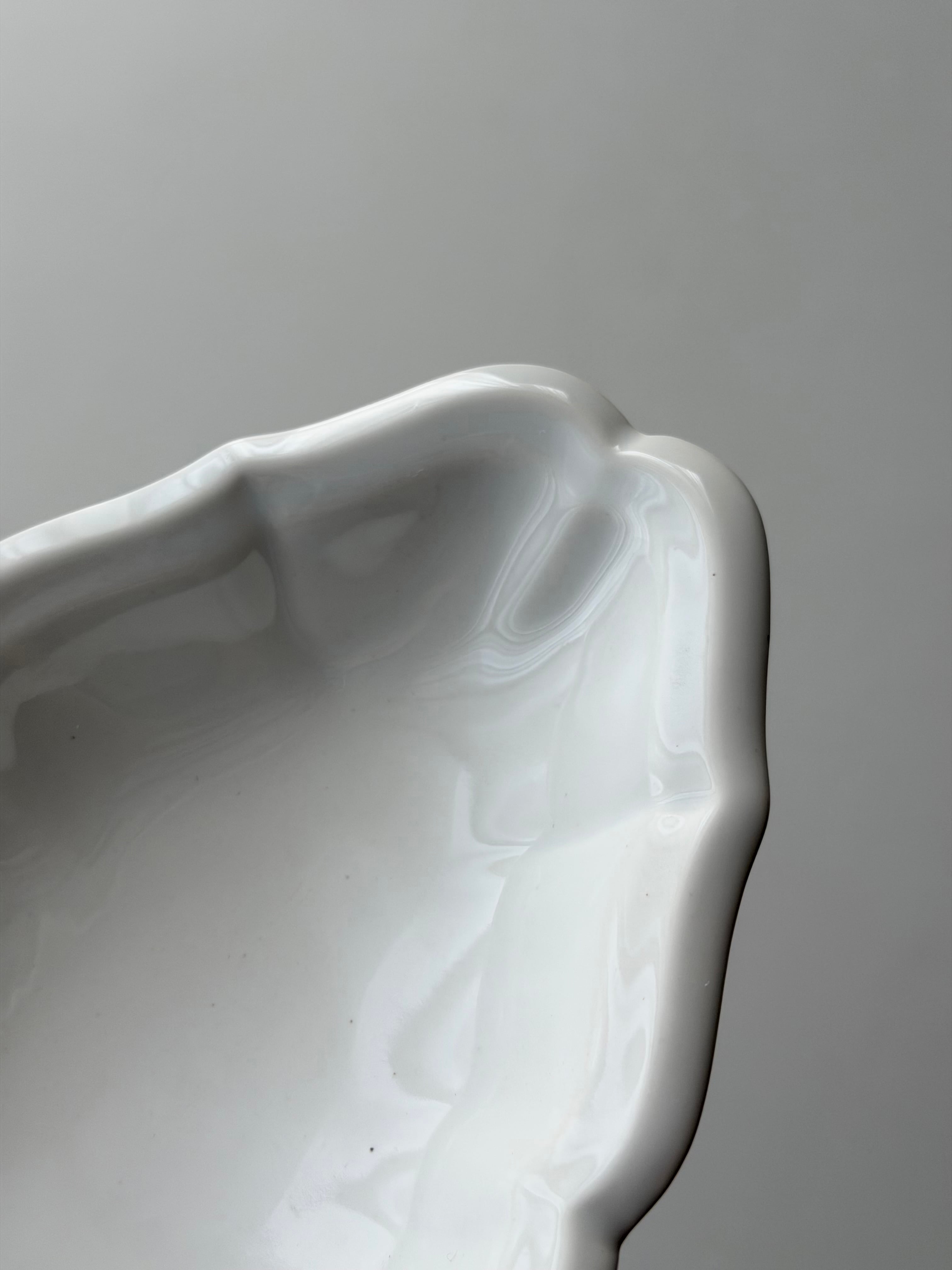 Gien ジアン / 白釉の美しい花リムラヴィエ b | VIRON antique