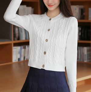 ニットカーディガン レディース トップス ニット カーディガン 長袖 クルーネック かわいい 大人可愛い きれいめ 上品 おしゃれ ガーリー 存在感 ラブリー キュート ベーシック カントリー ナチュラル 無地 春 秋 デート お出かけ 旅行 公園 女子会 休日 ショッピング コンサート ライブ お花見 カフェ ピクニック ランチ プチプラ 普段使い 着回し モテ インスタ映え 定番 S M L XL 小さいサイズ 大きいサイズ カラバリ ホワイト ブラック グレー ベーシックカラー 大人カラー 春カラー
