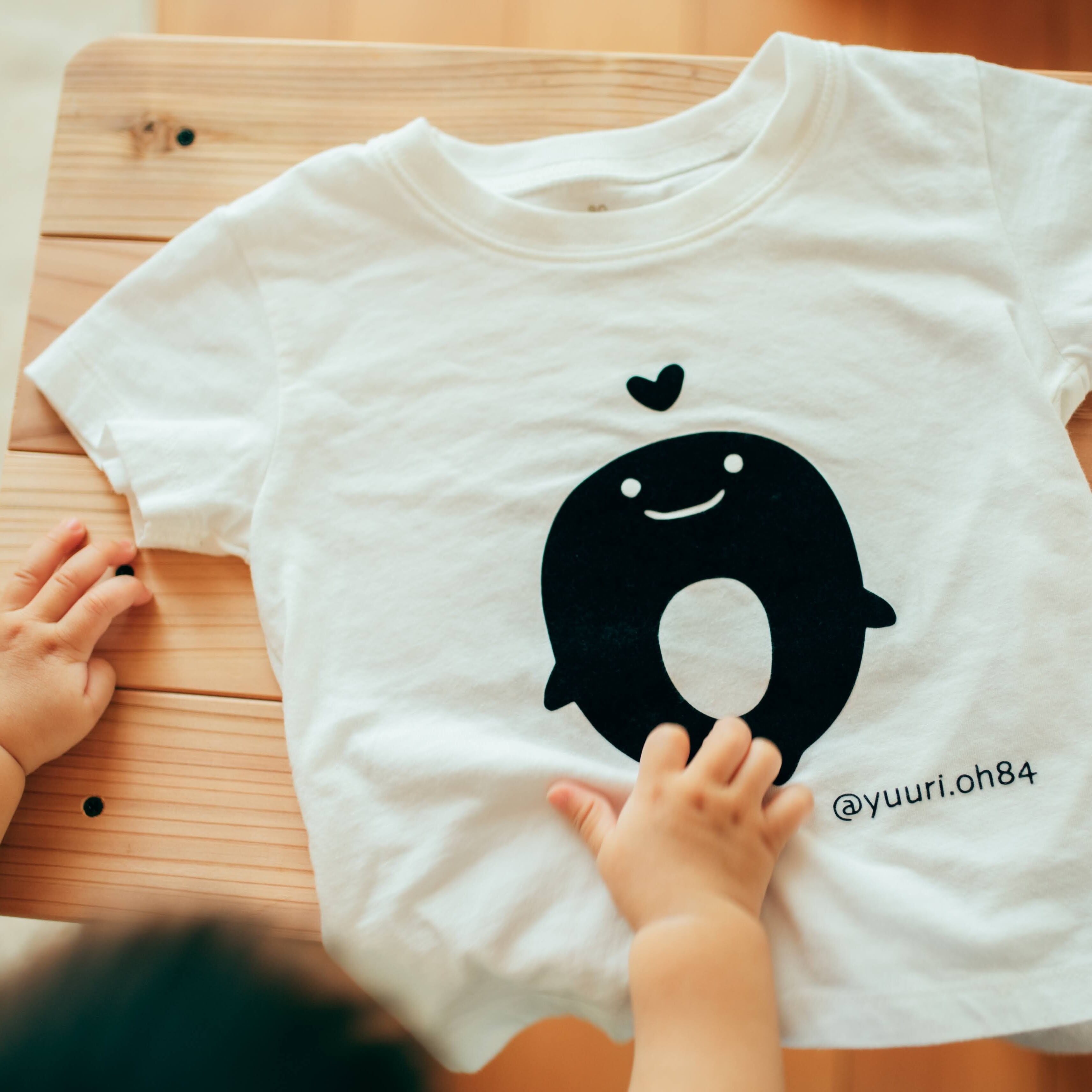 ウルトラサイズ】お顔つきベルベット調の数字ワッペン