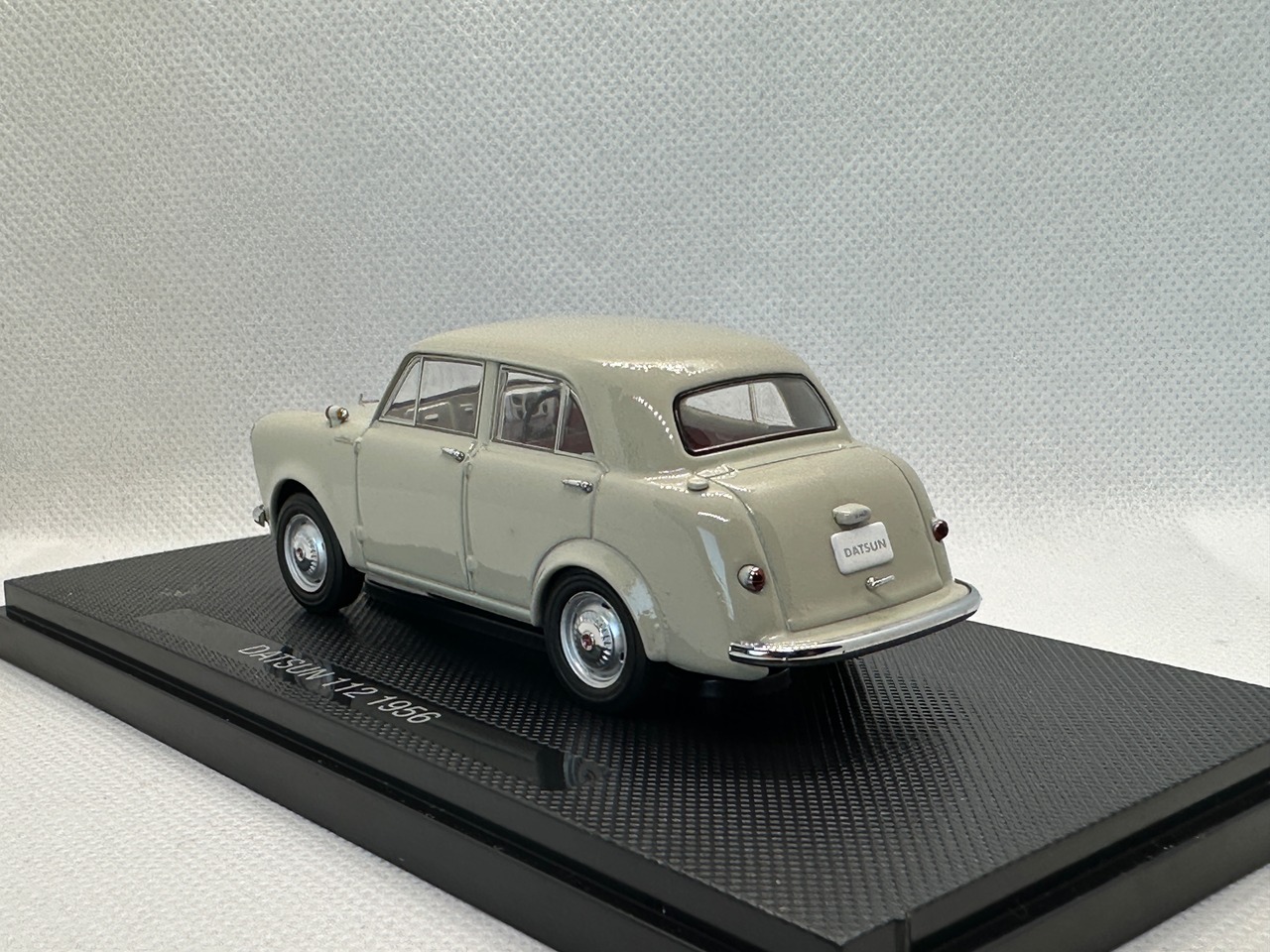 【エブロ】 1/43  ダットサン 112 1956  (アイボリー) 買取品