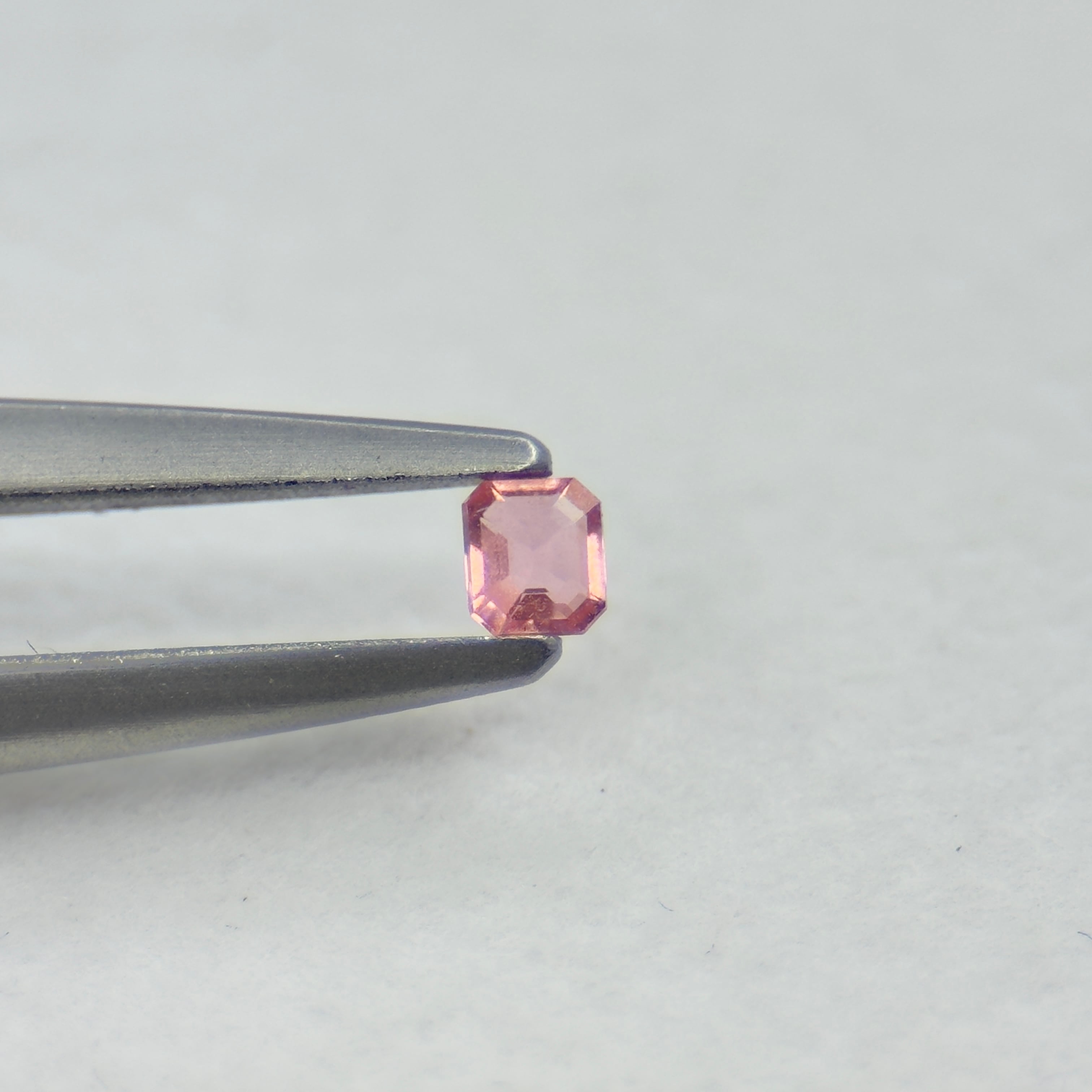 No.153:※虹入り モザンビーク産パライバトルマリン 5.2×4.4 0.36ct
