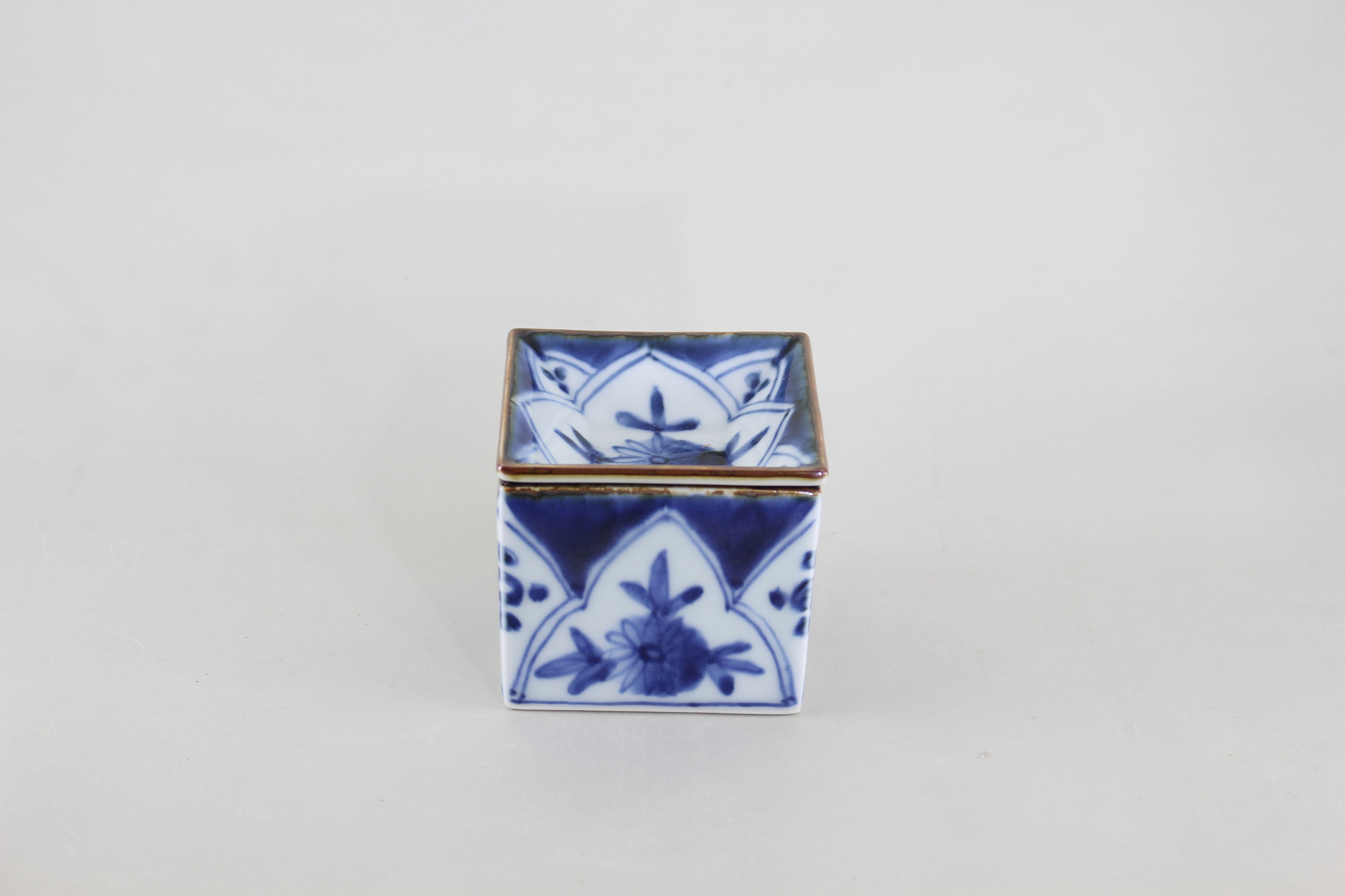 古染間取草花よろず碗(福泉窯）