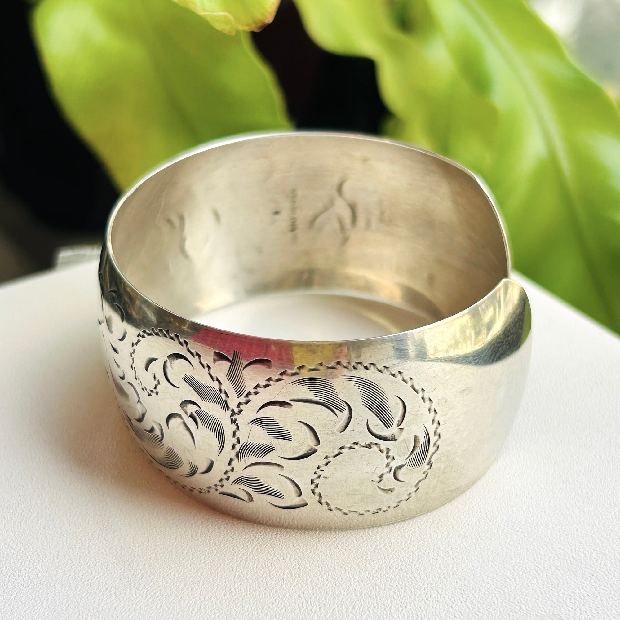 シルバーエングレーブバングル シルバー925 WIDE Floral エッチングバングル | Milo Antiques & Vintage