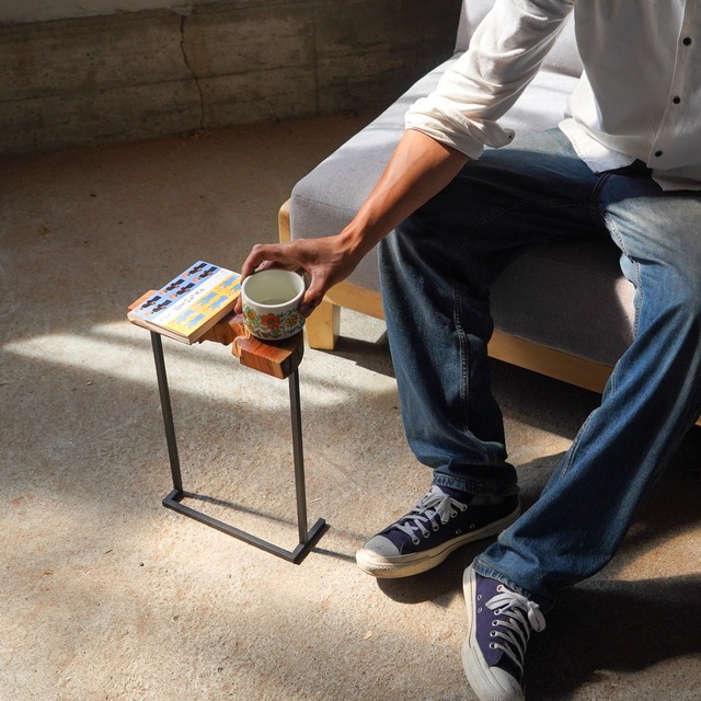 一枚板のミニサイドテーブル No.2 樹種：けやき