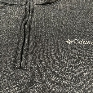 【Columbia】ハーフジップ 刺繍ロゴ ワンポイントロゴ スウェット プルオーバー 2XL ビッグシルエット アウトドア コロンビア フリース US古着