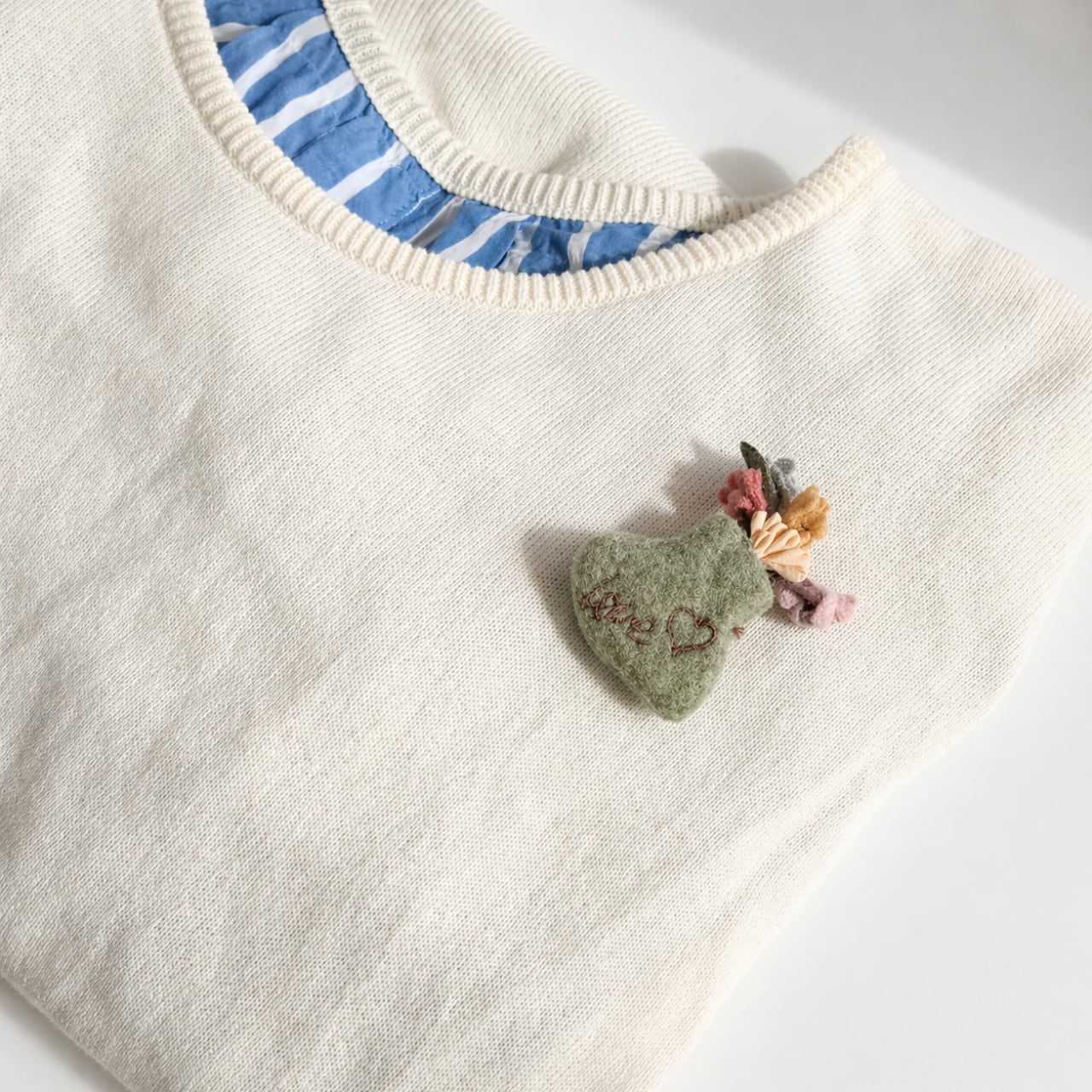 【closet meii】刺繍フラワー ブローチ