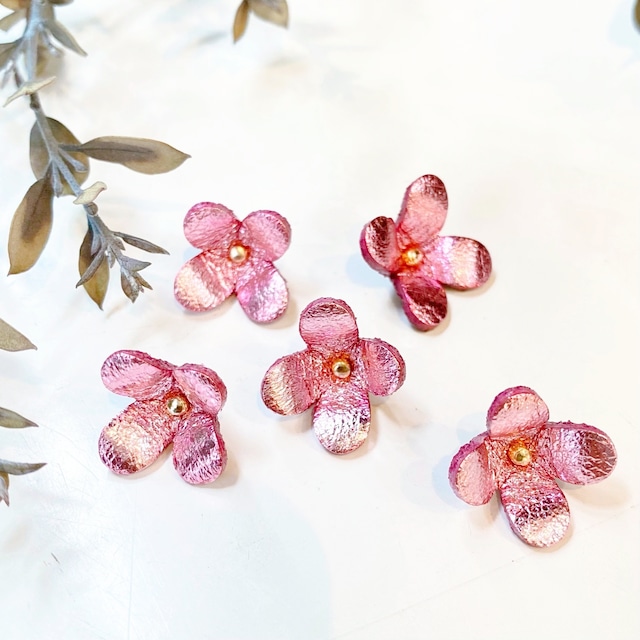 【簡単キット】¥2,750→¥2,200アナベルピアス•イヤリング(花色ホワイト＆ゴールド）