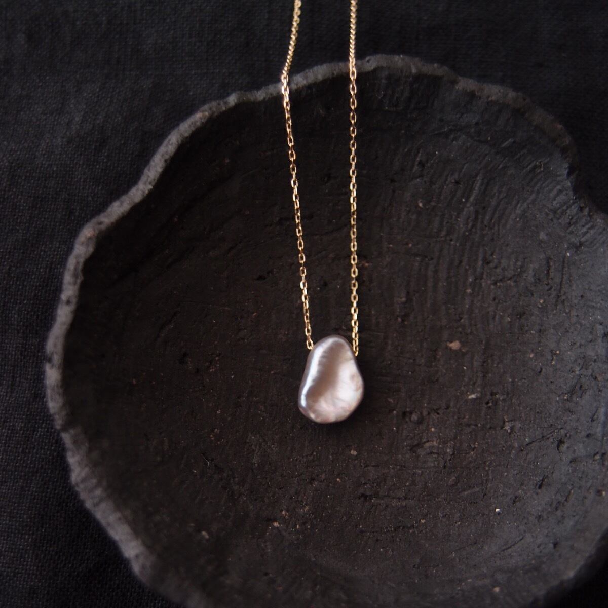 ケシパールのひとつぶネックレス(雫)【K10YG】gray