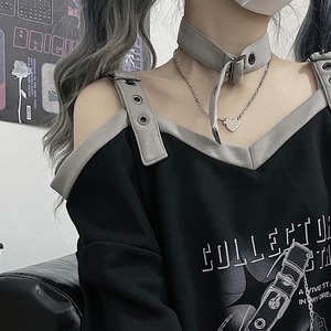 【予約】gothic chain print off-shoulder tops