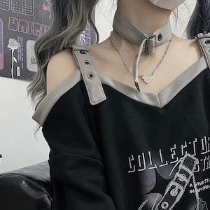 【予約】gothic chain print off-shoulder tops