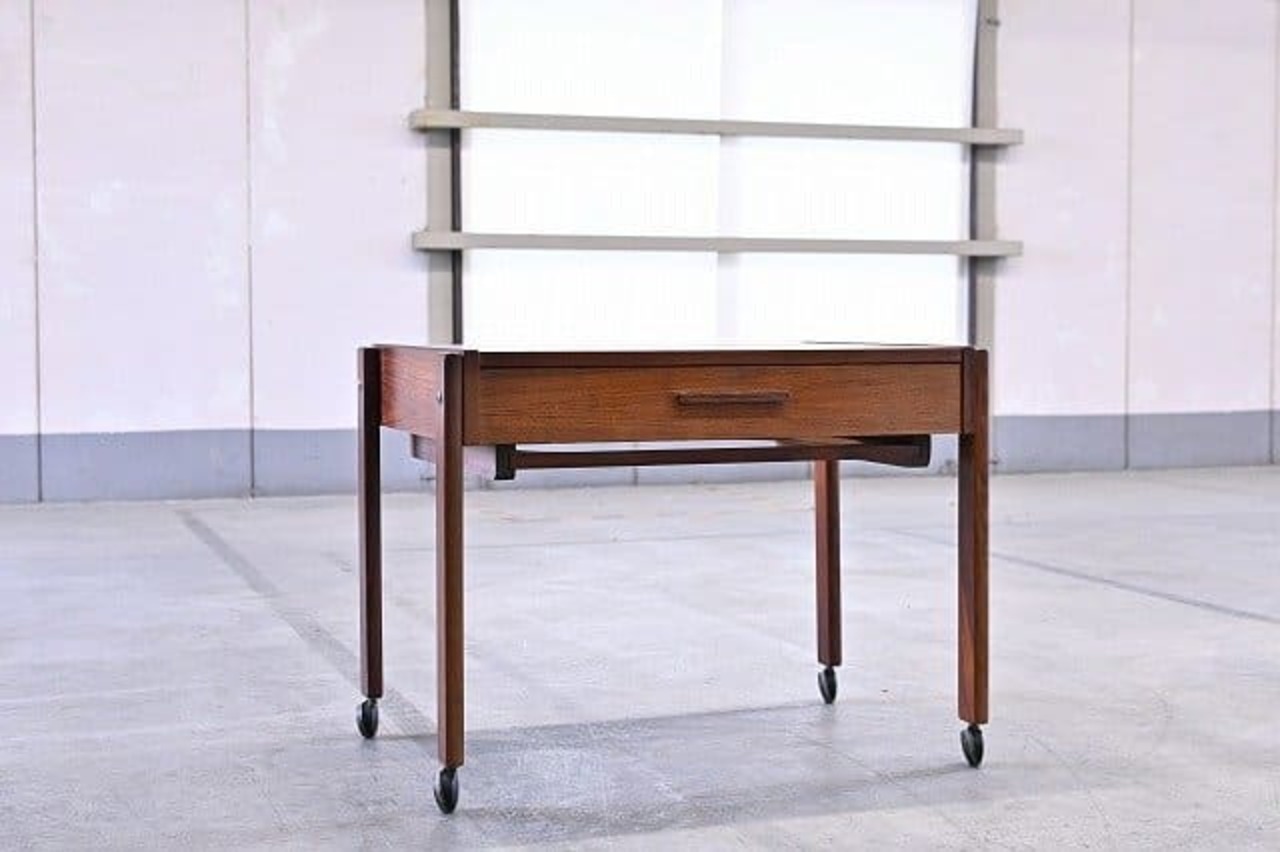 北欧ビンテージ ローズウッド材 ソーイングワゴン デンマーク製 サイドテーブル 作業台 コーヒーテーブル ミッドセンチュリー 机 花台【中古家具/中古インテリア/USED家具ユーズド家具/リサイクル】