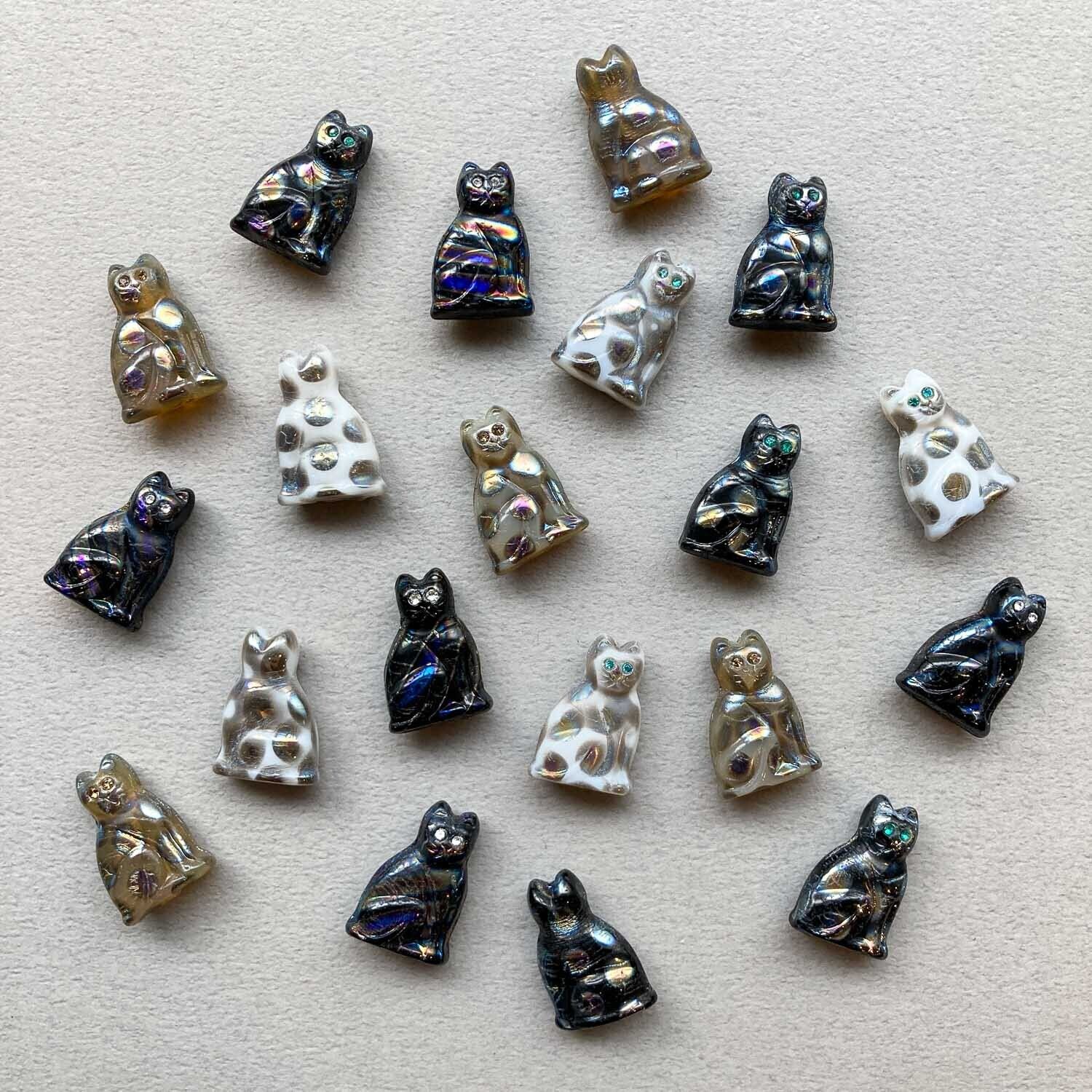 再入荷 ビジューアイお座りねこチェコビーズ メタリックドット Dua アクセサリーパーツショップ