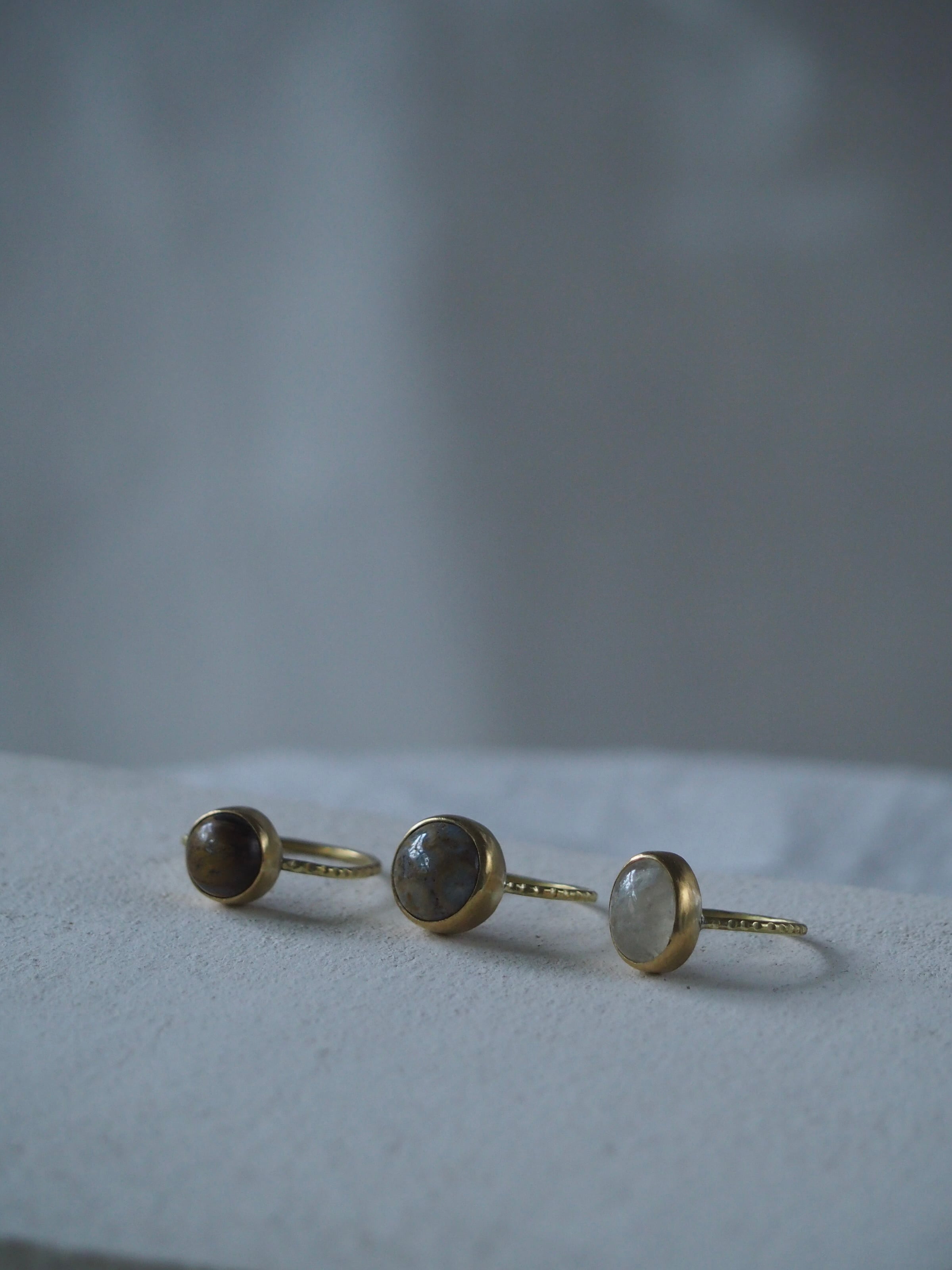 Thin Band Ring// 4stones