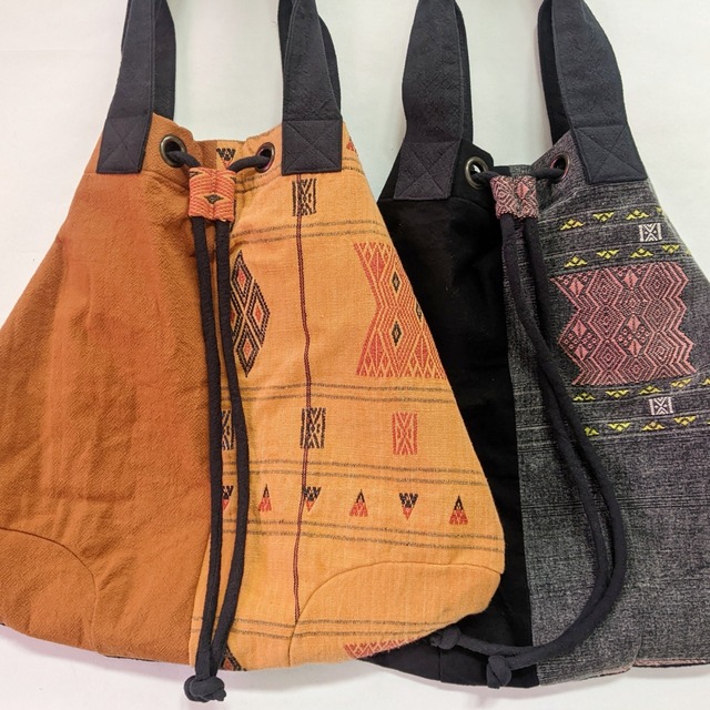 チェンマイ　ナガ族織布の大きめ巾着バッグ