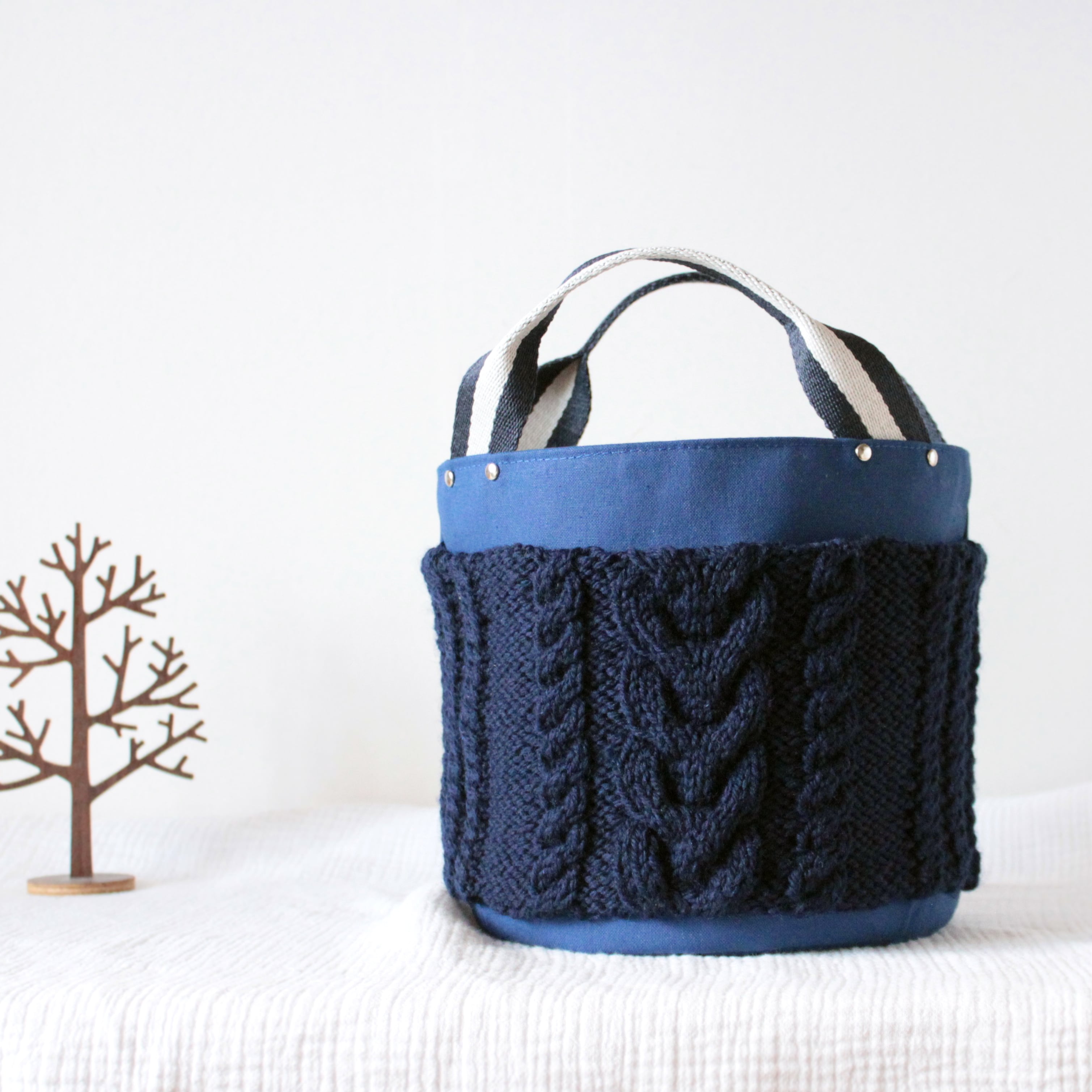 手編みアランのバケツ型トートバッグ【ネイビー】 | mei mei