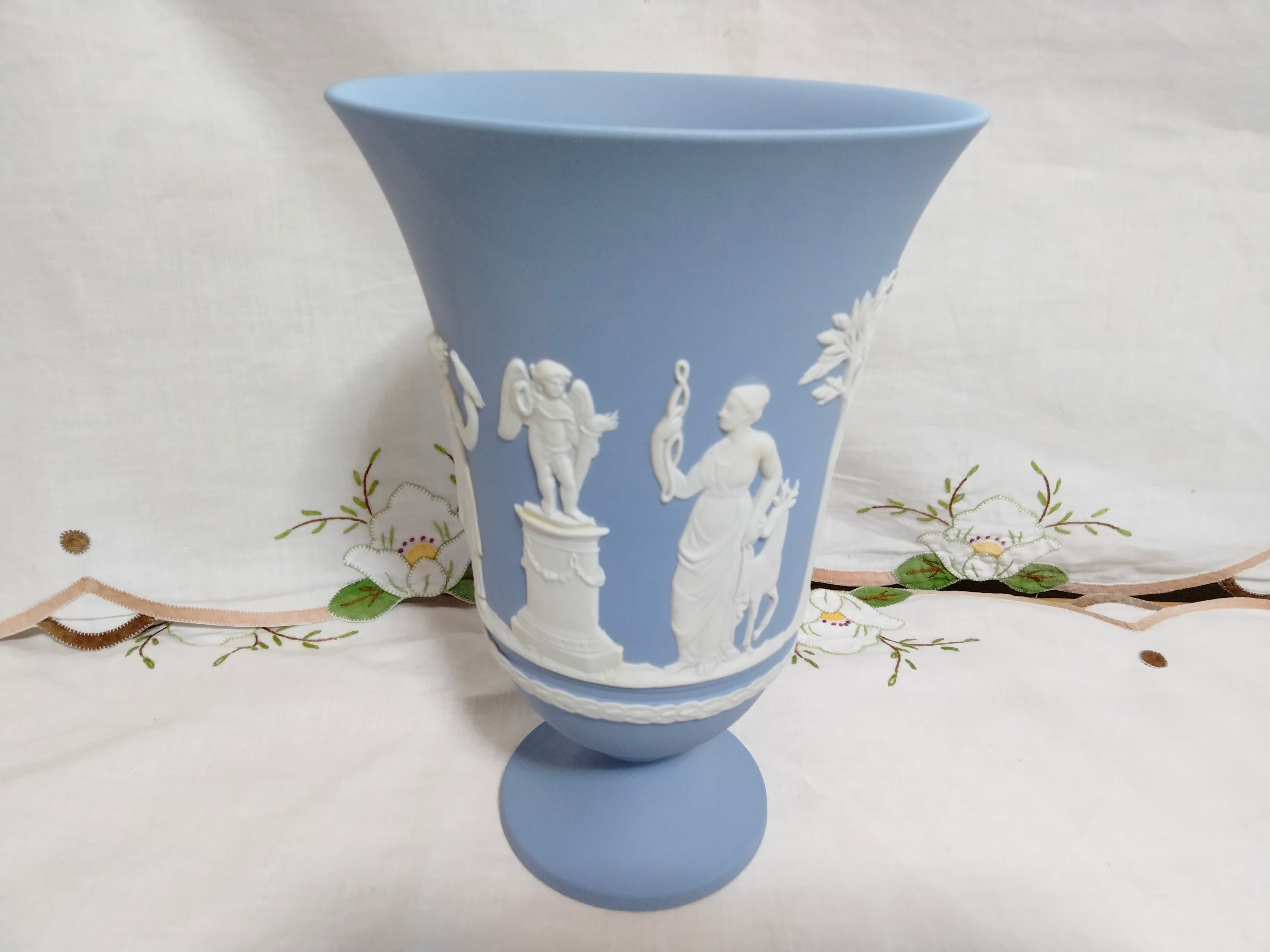 【Special Price】Wedgwood ウェッジウッド ジャスパー アルカディアン ペールブルー花瓶　　　　　　　　　　　　 | Happy  MAKANA powered by BASE