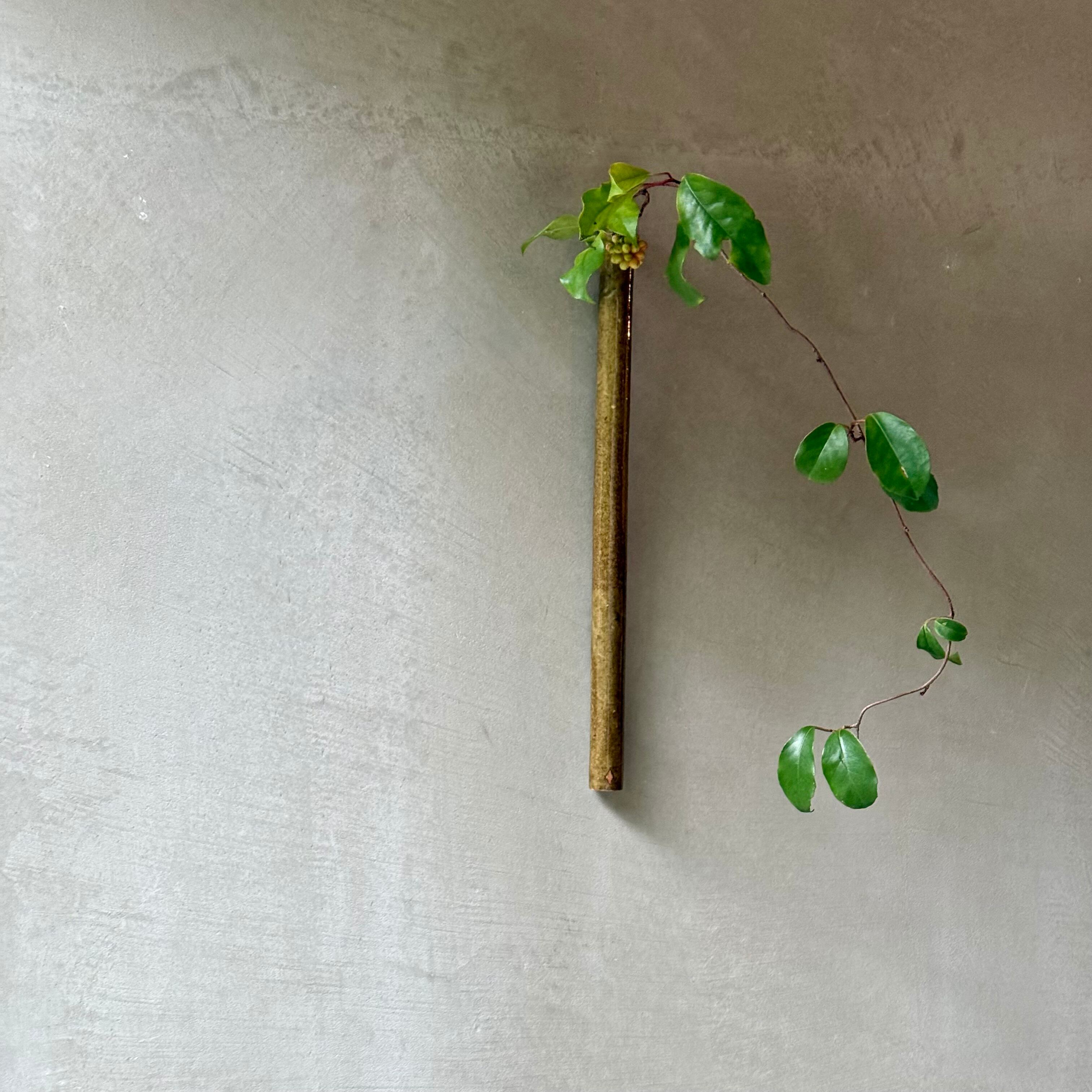 日高伸治   アメ緑釉 筒形掛花入