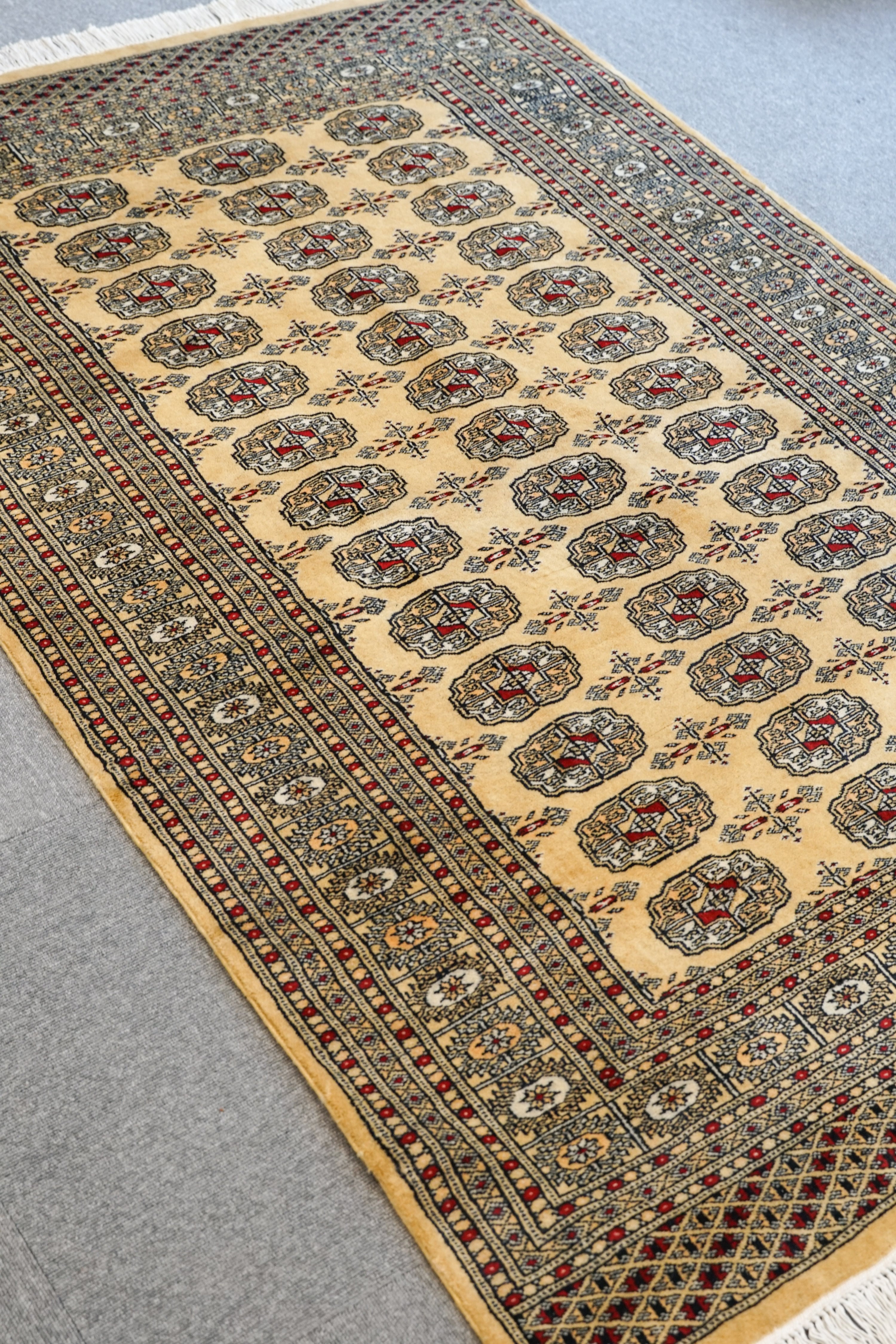 181×122cm【パキスタン手織り絨毯】 | Decorworks