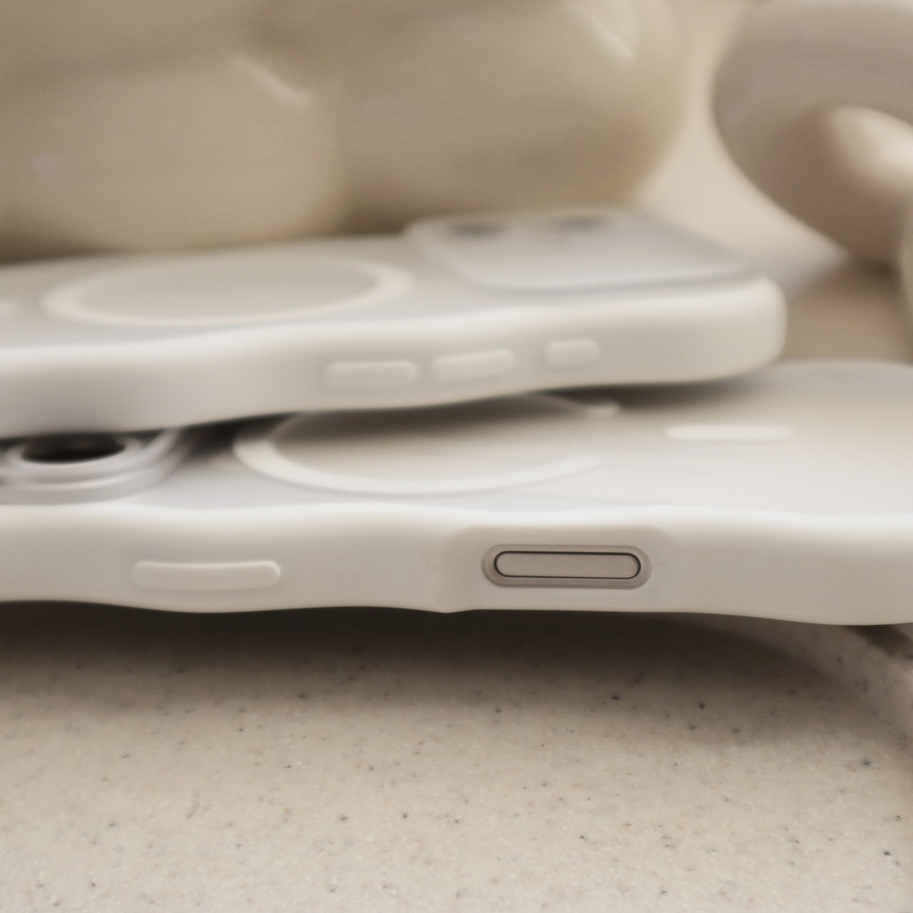 ［ phone case ］wavy white (mag)