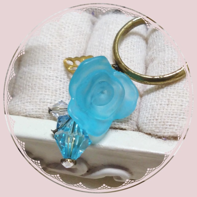 【リング】アクリル青薔薇