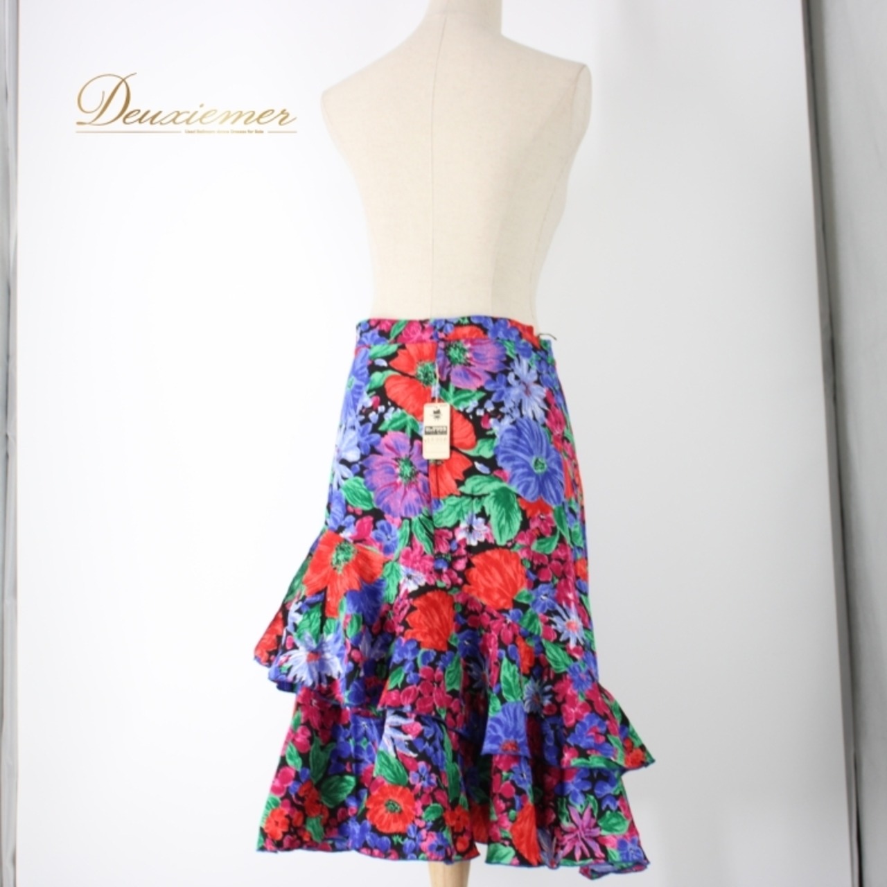 【タグ付き】社交ダンス 衣装 スタンダード スカート レッスンウェア 青 赤 黒 緑 SEKINE セキネ ブラック系 ブルー系 グリーン系 レッド系 花柄 フラワーデザイン Lサイズ ポリエステル 生地 ダンスウェア カラフル 鮮やか スポーティー フェミニン セットアップ お洒落 春夏用 講習用 ステージ衣装 伸縮性 シンプル スタイリッシュ