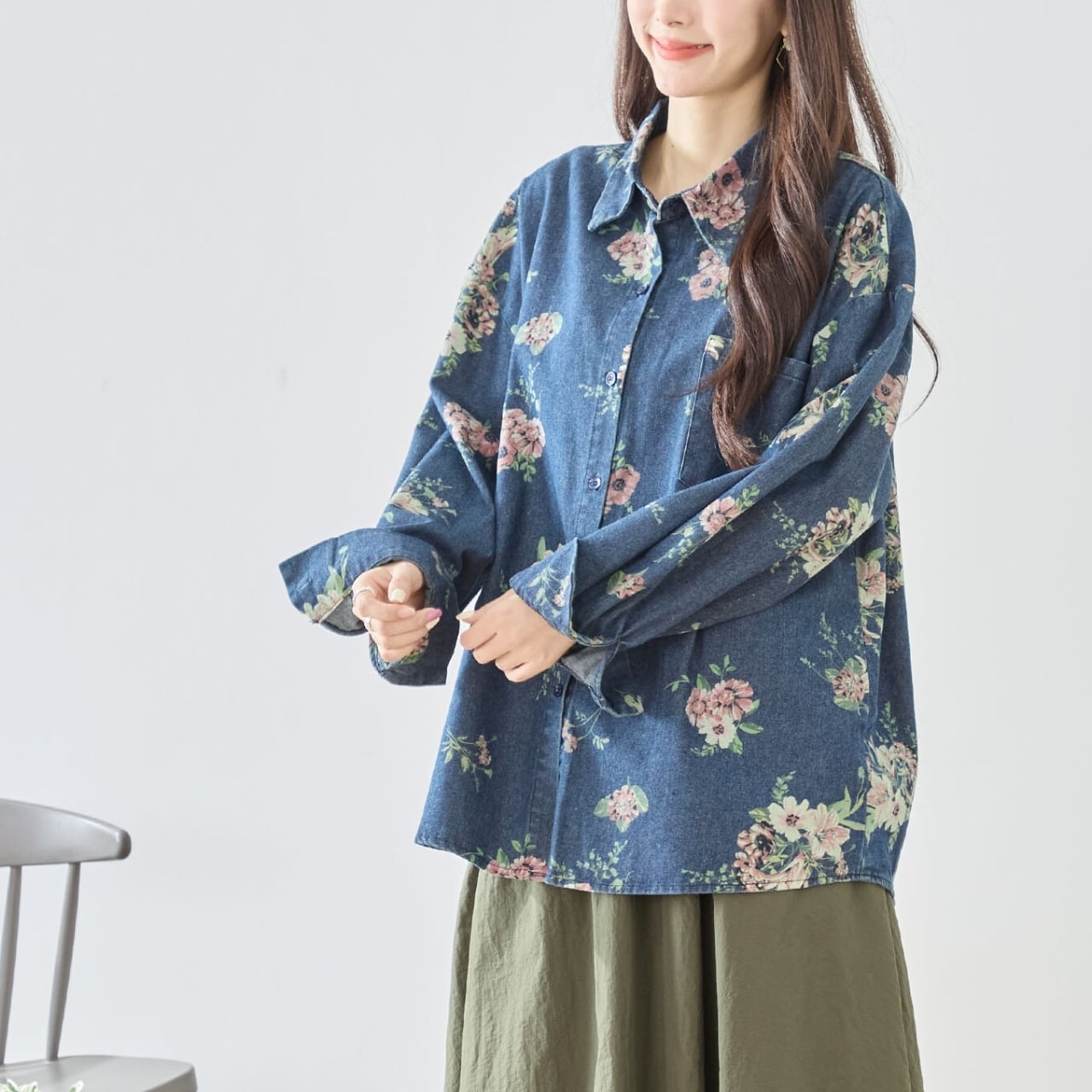 新作][TRUBE]フラワープリントデニムシャツ 長袖シャツ 花柄