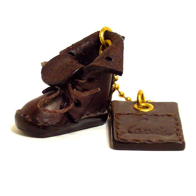 フラップ式キーホルダー（ブラウン）