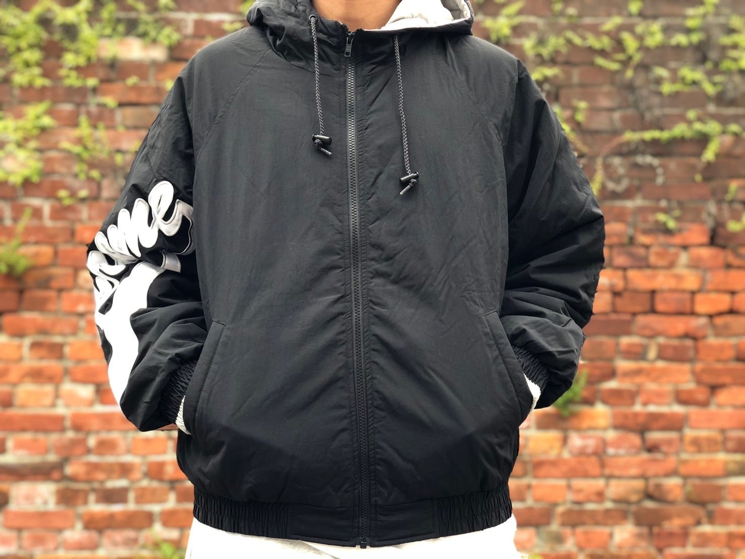 Supreme SLEEVE SCRIPT SIDELINE JACKET BLACK MEDIUM 165IK2477 