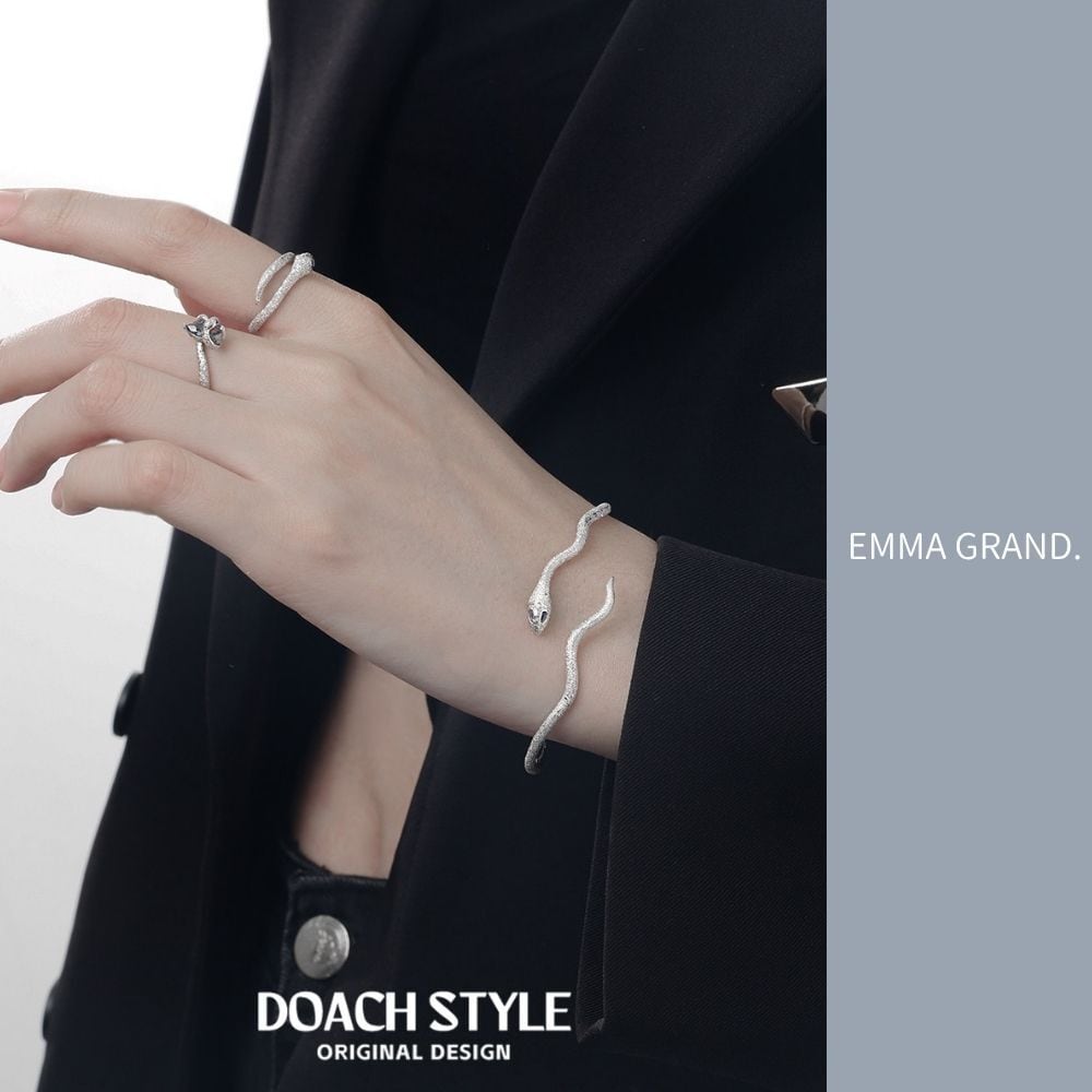 静寂を這う月白蛇のシルバーバングル E00675 | EMMA GRAND.