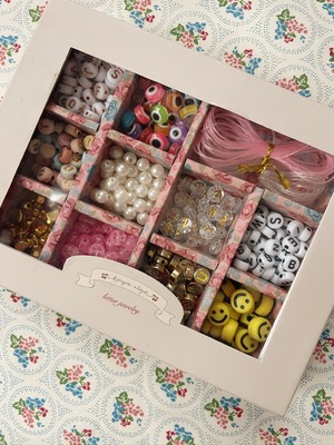 ABC JEWELLERY SET　MULTI【Konges Sloejd  コンゲススロイド】ビーズ　プチギフト　ハンドメイド
