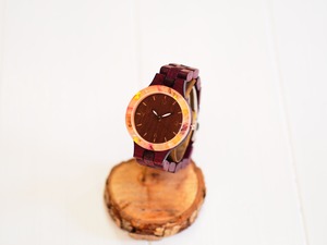 貴重材「パープルハート」木製腕時計（フレームに薔薇の押し花と金箔）