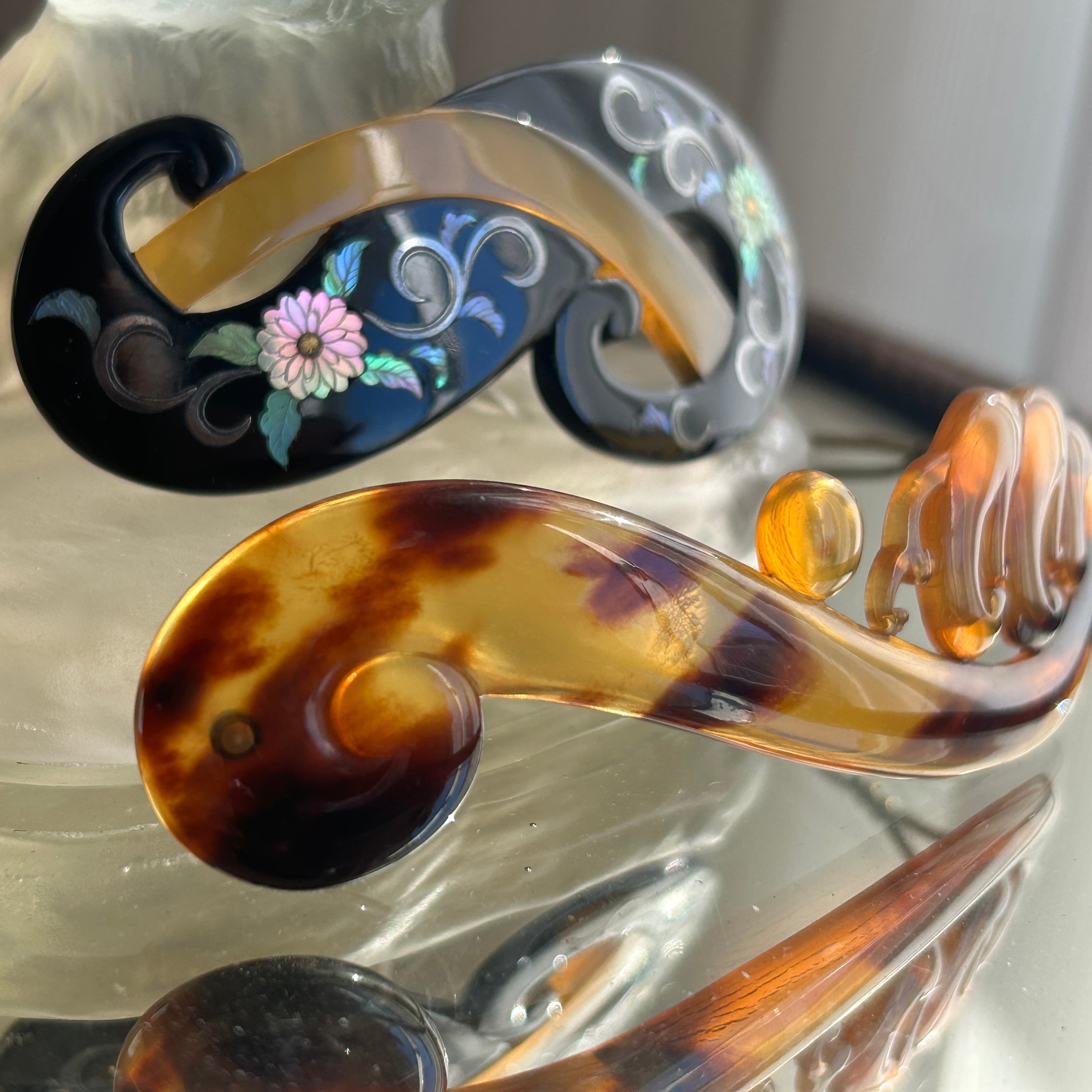 アンティーク　浪に飛沫しらたまの髪留め