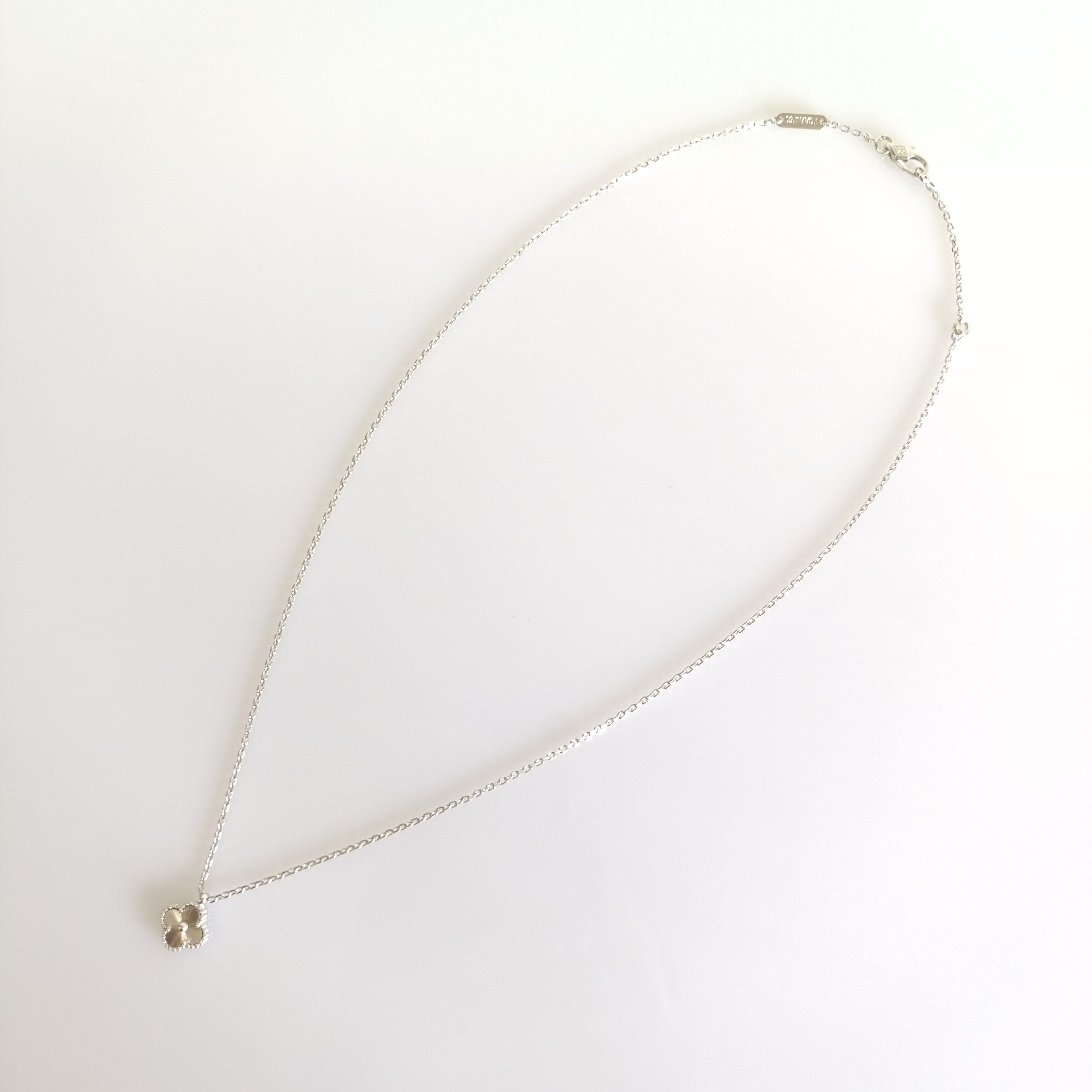 ギヨシェ ホワイトゴールド ミニクローバーネックレス 9.5mm | olive&caty