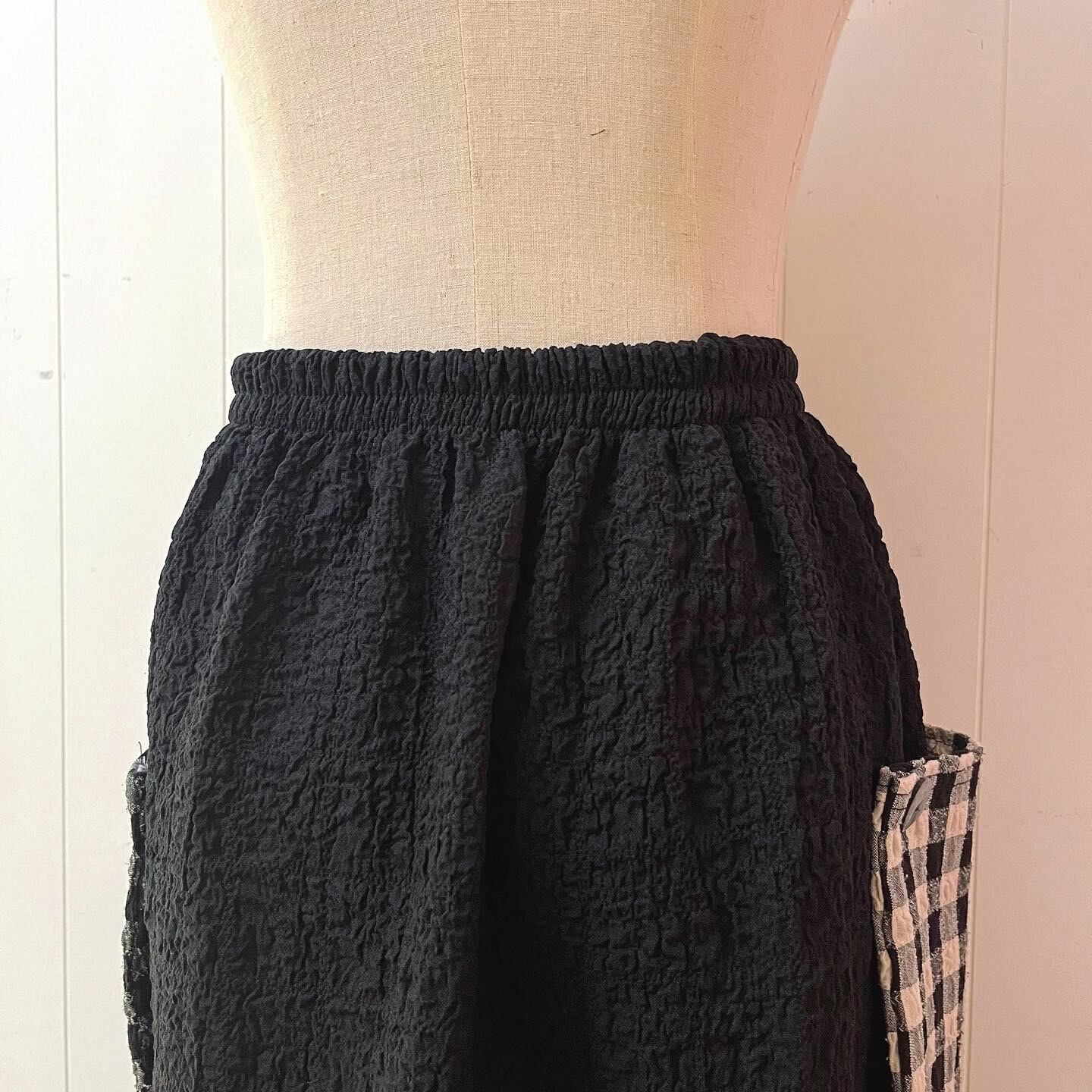 gingham check pocket black skirt