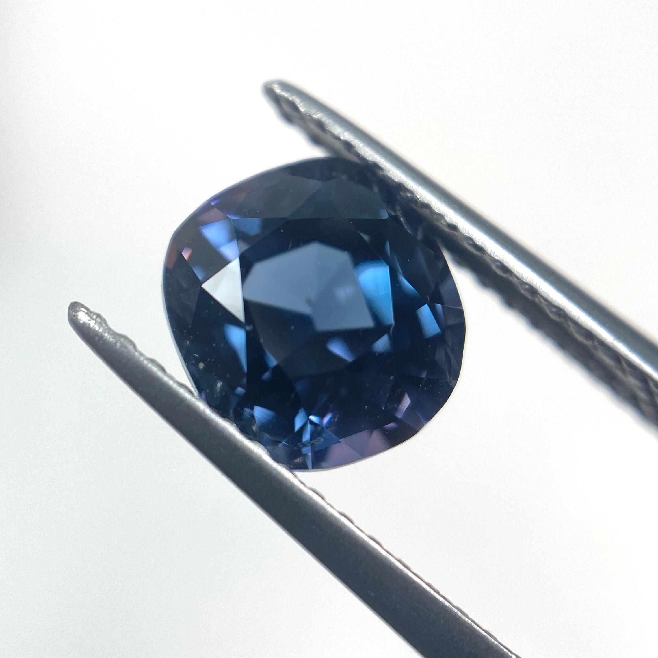 恋しそうなイケメンバイカラースピネル