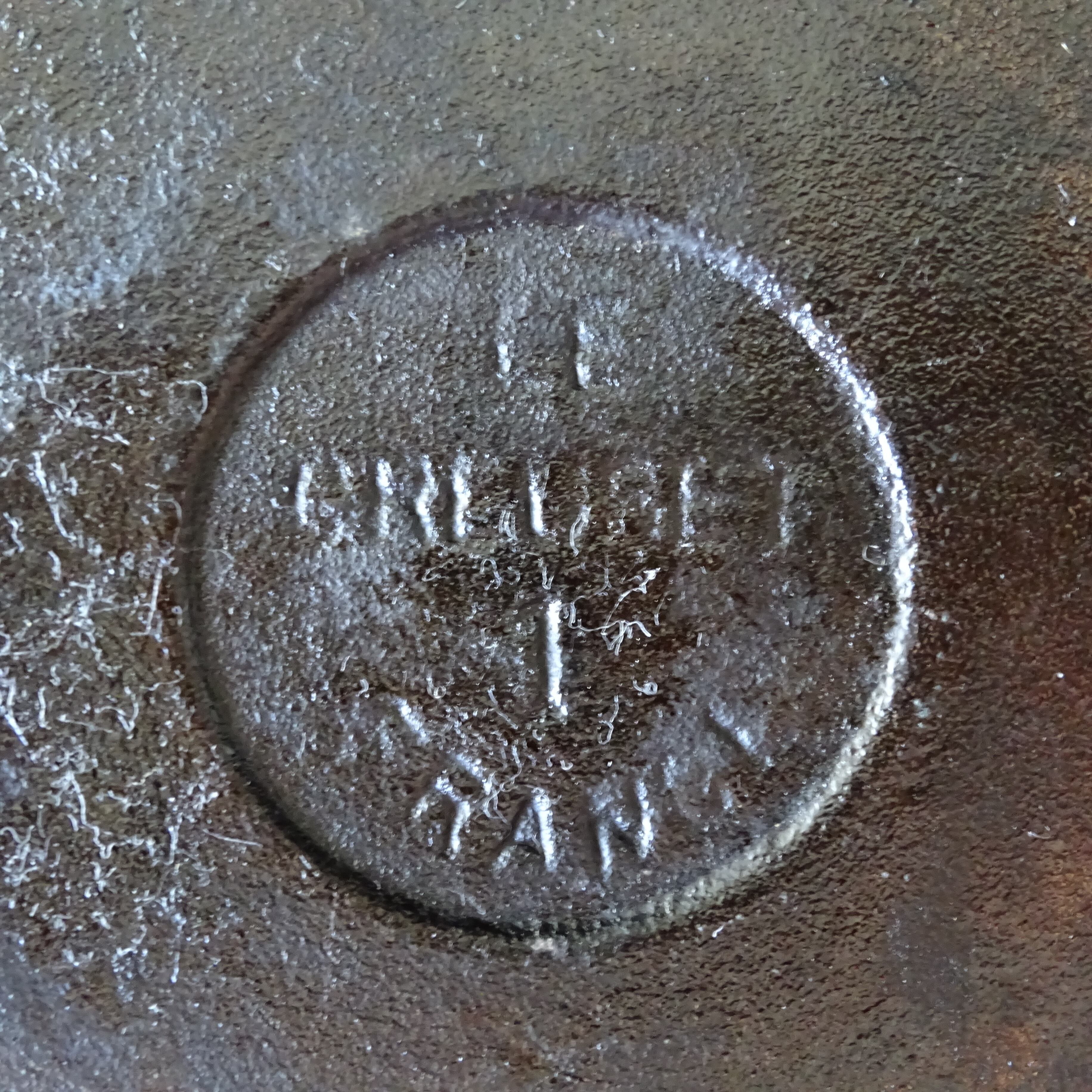 Le creuset ＊ ancien poêlon à fondue en fonte émaillée décor Tulipe bleue