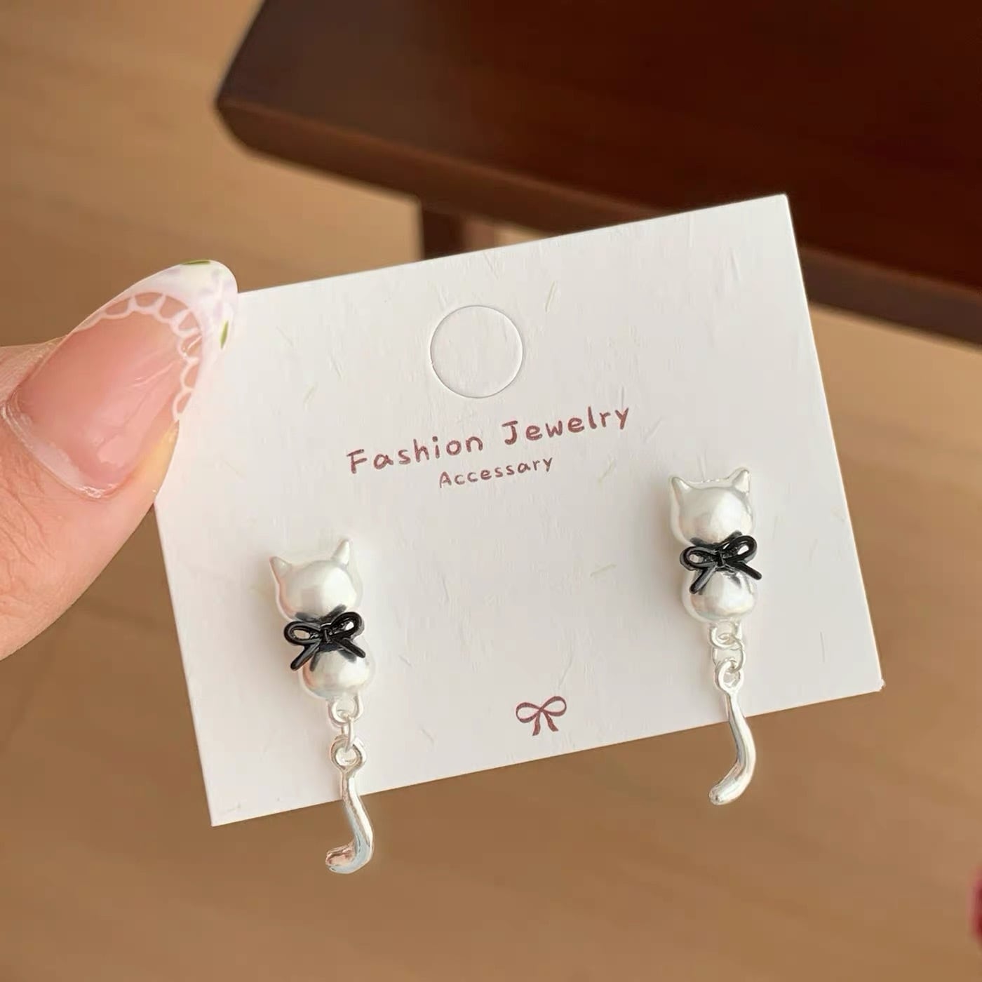 ピアス】送料無料 猫ピアス ゆらゆら ハンドメイドアクセサリー 猫