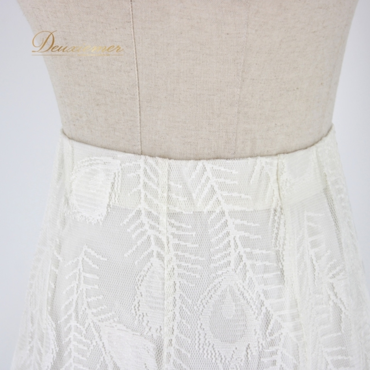 社交ダンス 衣装 スタンダード スカート レッスンウェア オールシーズン ICHIOKU イチオク 白 レース フェミニン ホワイト系 清楚 上品 スカート丈 82.5cm ウエストゴム 伸縮性 有り ダンスウェア 大きく広がる裾 ポリエステル ポリウレタン レディース 体型カバー 踊りやすい おしゃれ デザイン 花柄 シンプル ドレス 黒系 グレー系