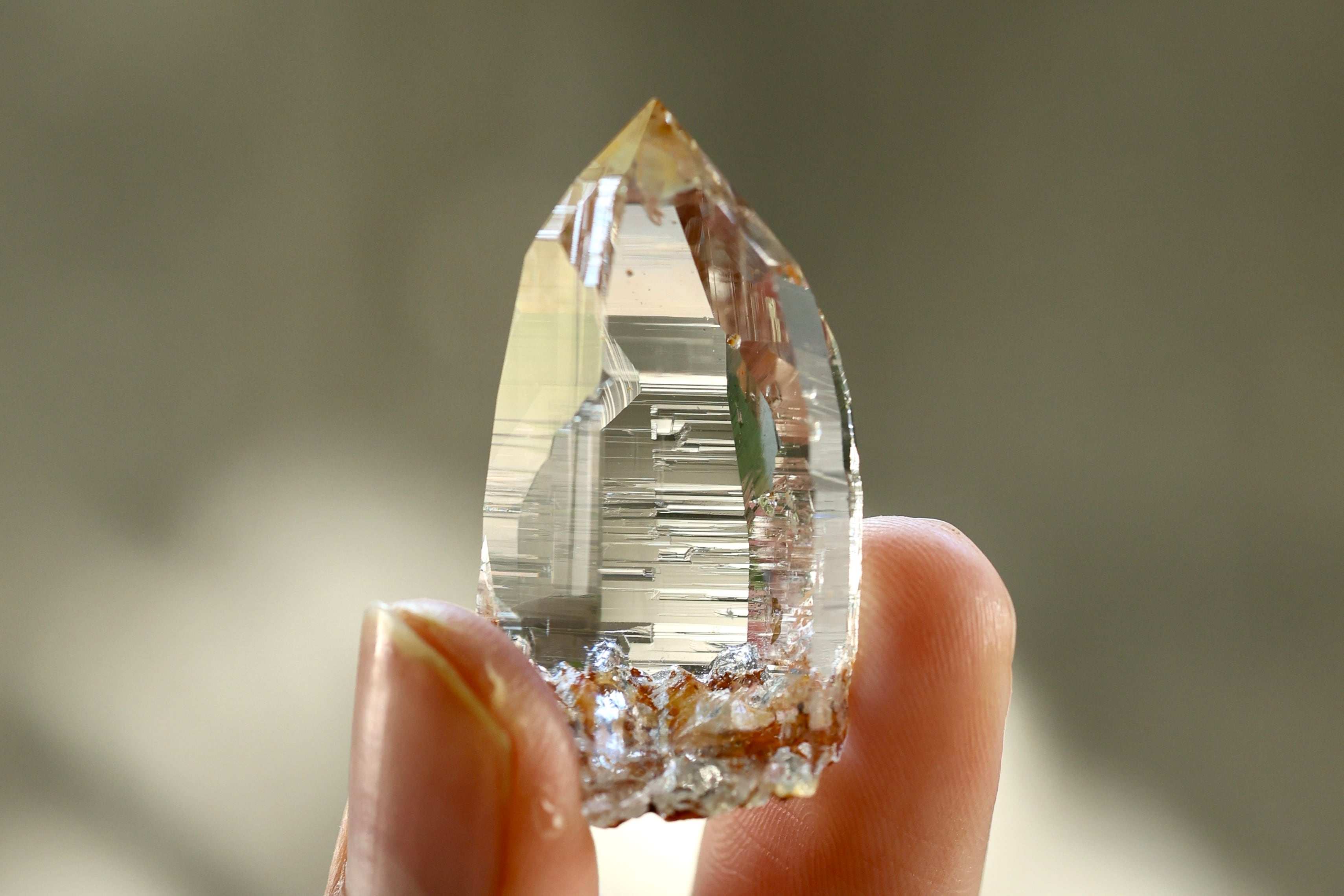 【匿名配送】ガネッシュヒマール産  ゴールデンヒーラー水晶 ガネッシュヒマール産ヒマラヤ水晶ゴールデンヒーラークラスター