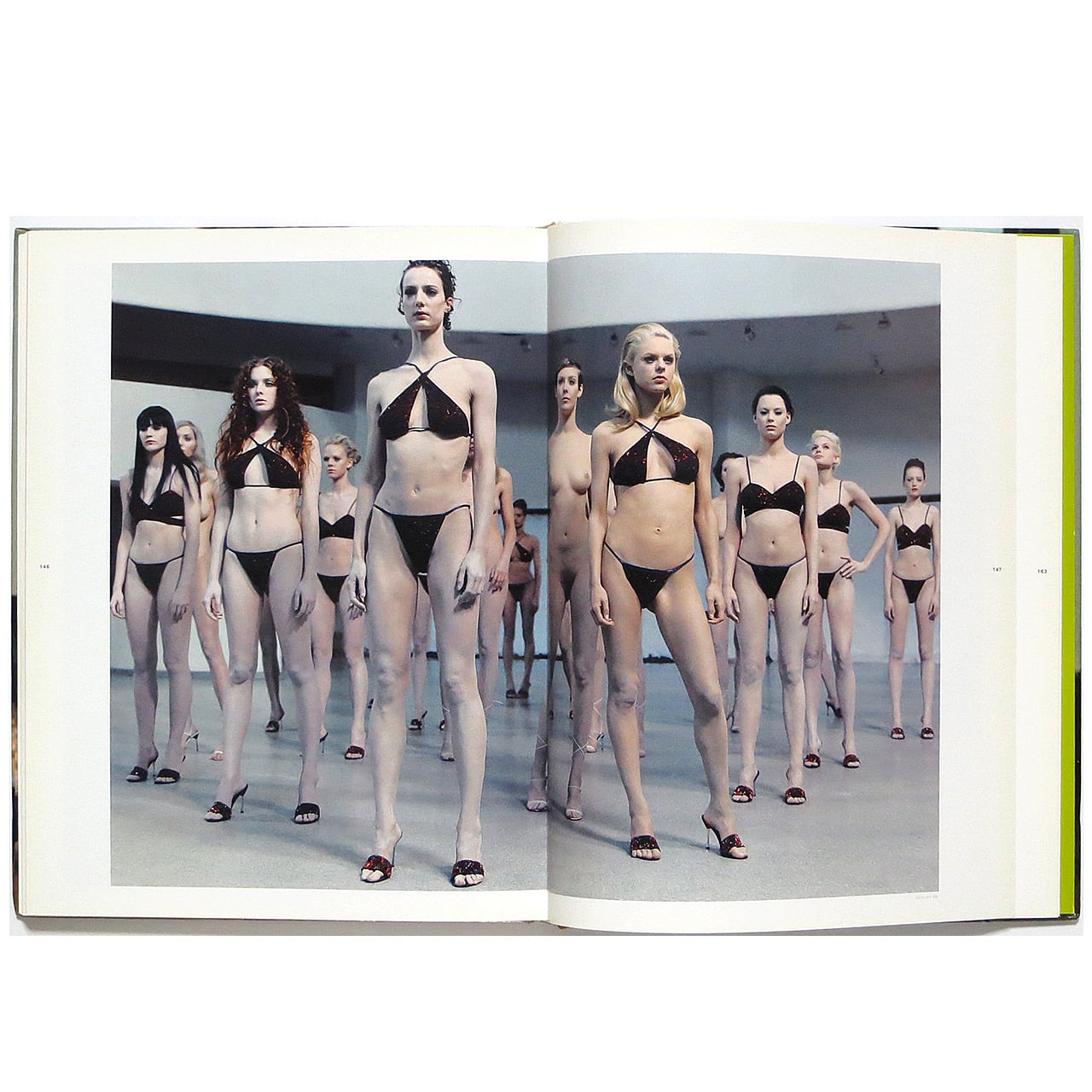 洋書 vb 08-36 vanessa beecroft performances VB 08-36: Vanessa Beecroft Performances ヴァネッサ・ビークロフト