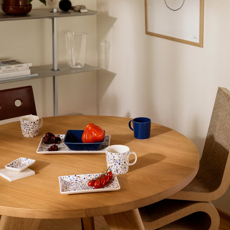 数量限定》オイバ トイッカ マグ ヘレ ブルーブラウン 0.3L［ iittala