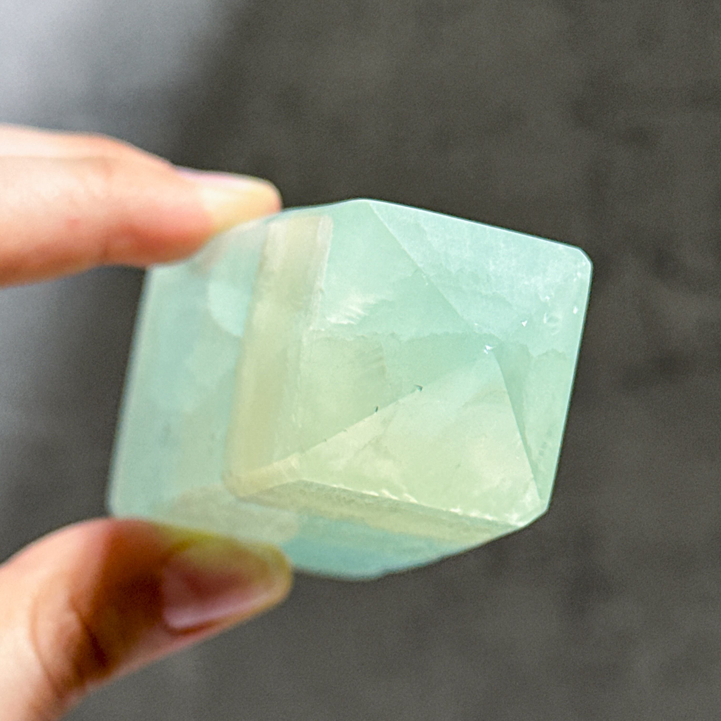 ピスタチオカルサイト タワー12◇Pistachio Calcite◇天然石・鉱物